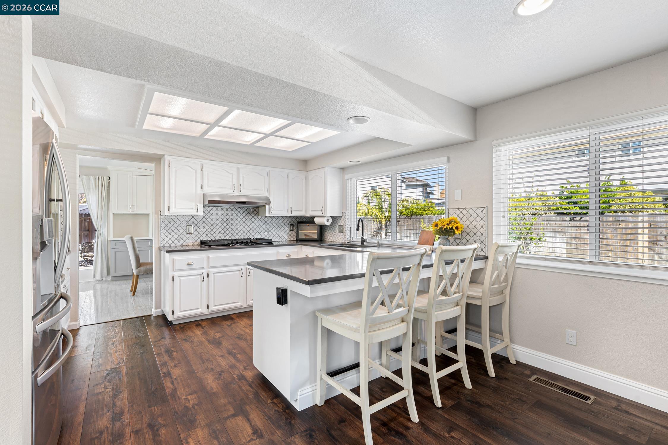 Detail Gallery Image 9 of 59 For 319 Flagstone Ct, Vacaville,  CA 95687 - 5 Beds | 3 Baths