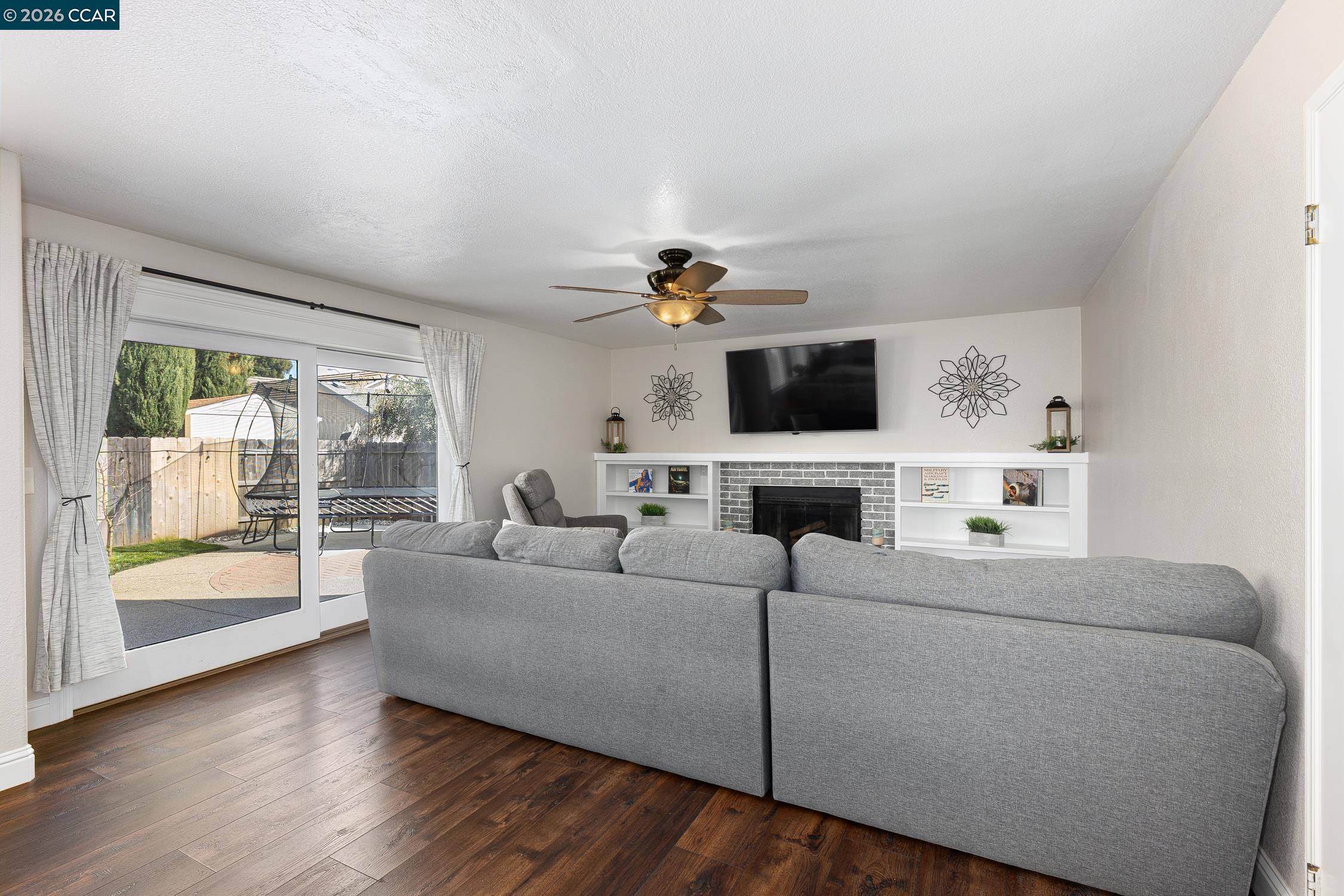 Detail Gallery Image 10 of 59 For 319 Flagstone Ct, Vacaville,  CA 95687 - 5 Beds | 3 Baths