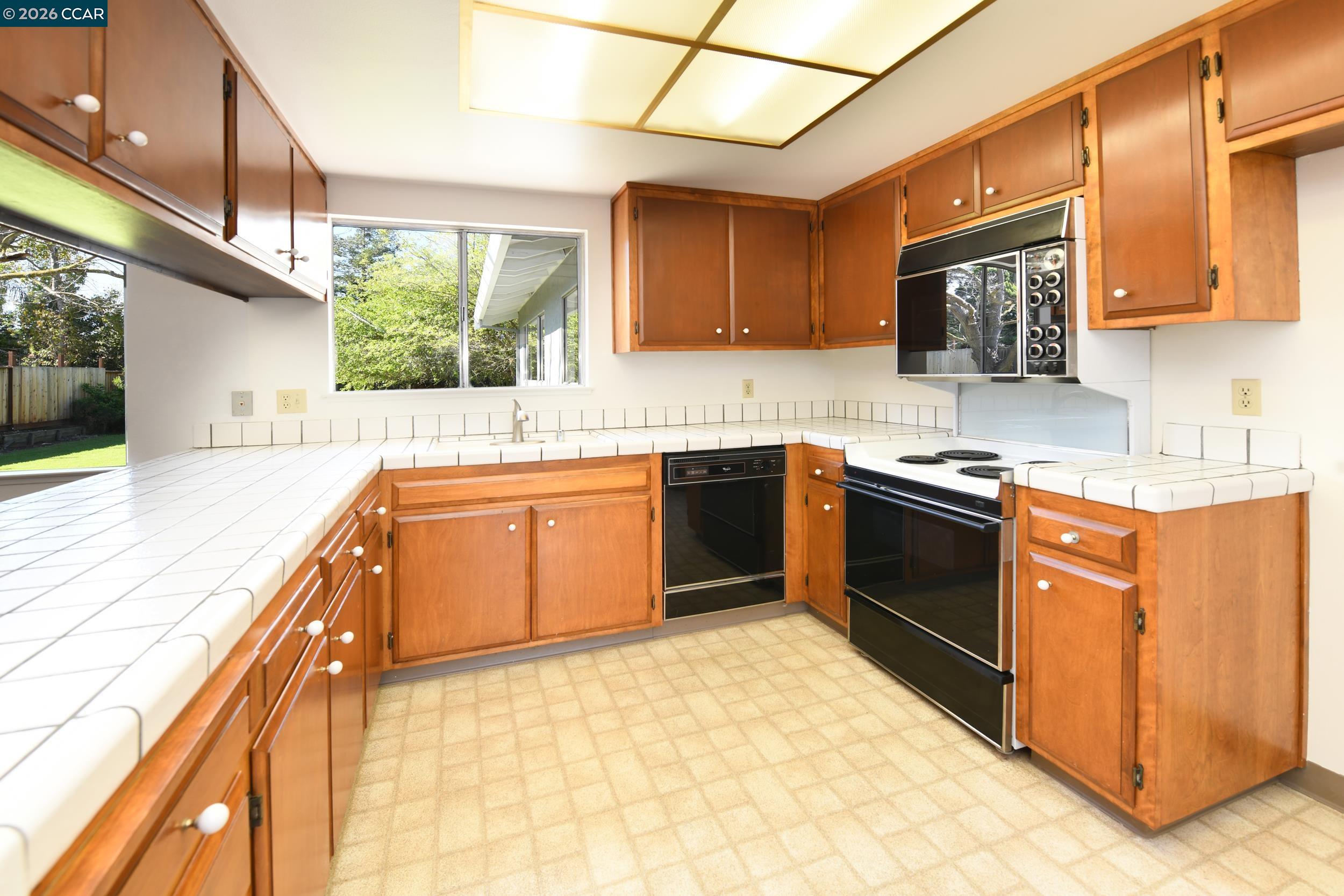 Detail Gallery Image 35 of 60 For 4130 Storey Ln, Concord,  CA 94518 - 4 Beds | 2 Baths