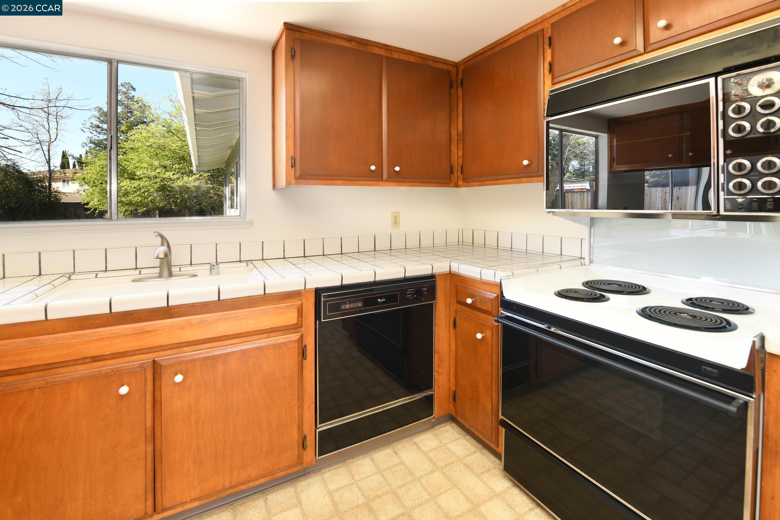 Detail Gallery Image 36 of 60 For 4130 Storey Ln, Concord,  CA 94518 - 4 Beds | 2 Baths