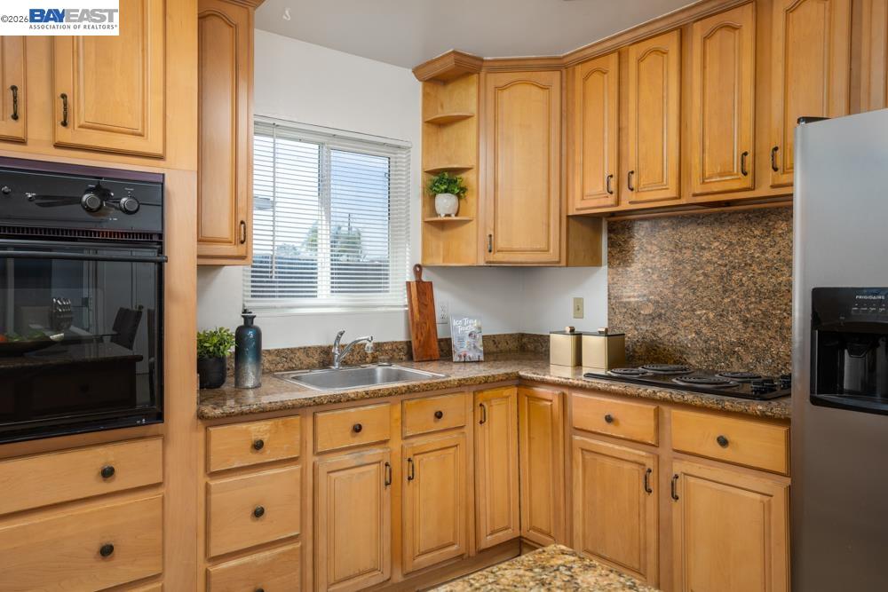 Detail Gallery Image 5 of 22 For 4422 Hardwood St, Fremont,  CA 94538 - 3 Beds | 2 Baths