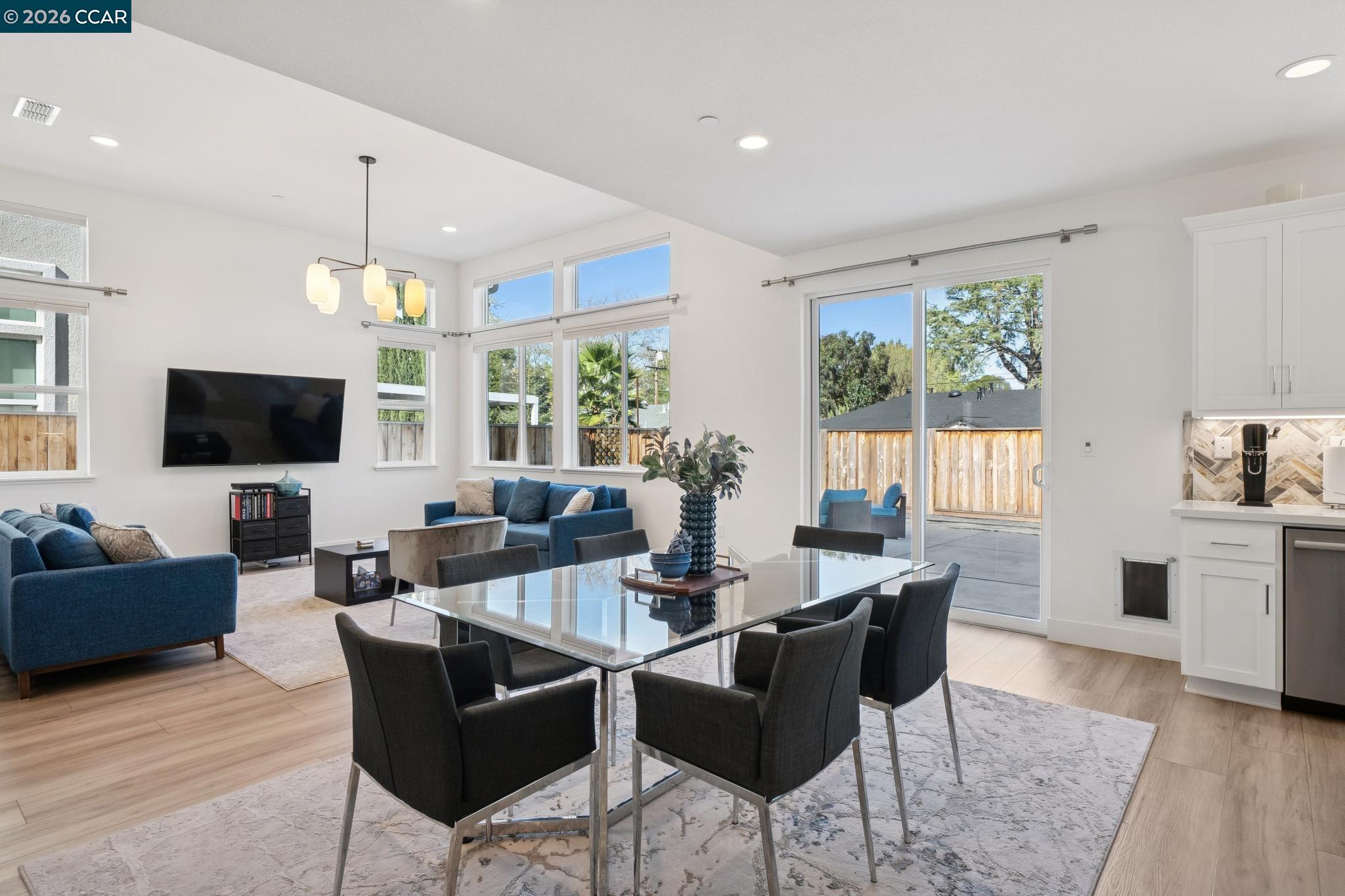 Detail Gallery Image 17 of 53 For 1035 Heckmann Ln, Concord,  CA 94518 - 4 Beds | 3 Baths