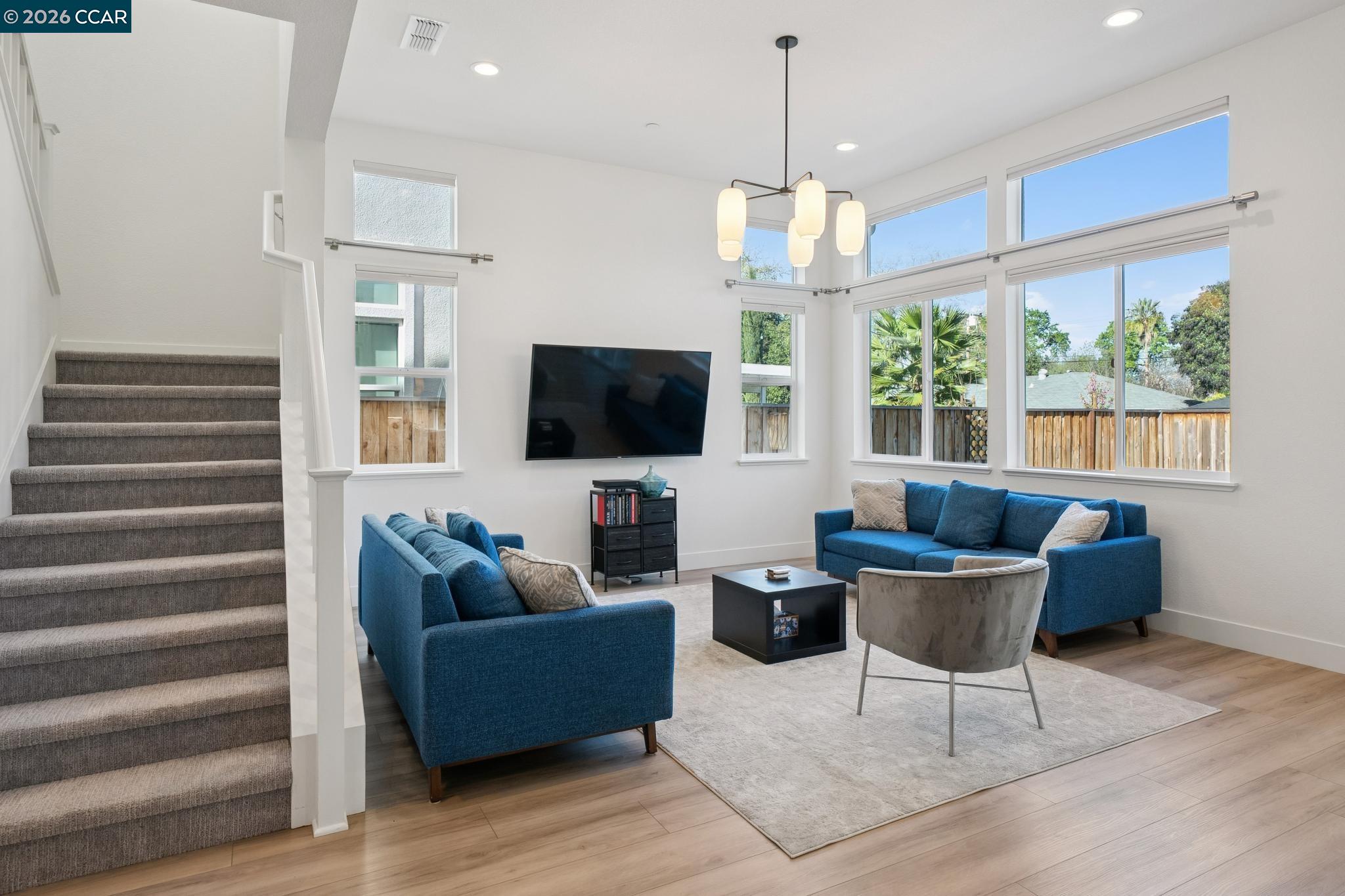 Detail Gallery Image 9 of 53 For 1035 Heckmann Ln, Concord,  CA 94518 - 4 Beds | 3 Baths