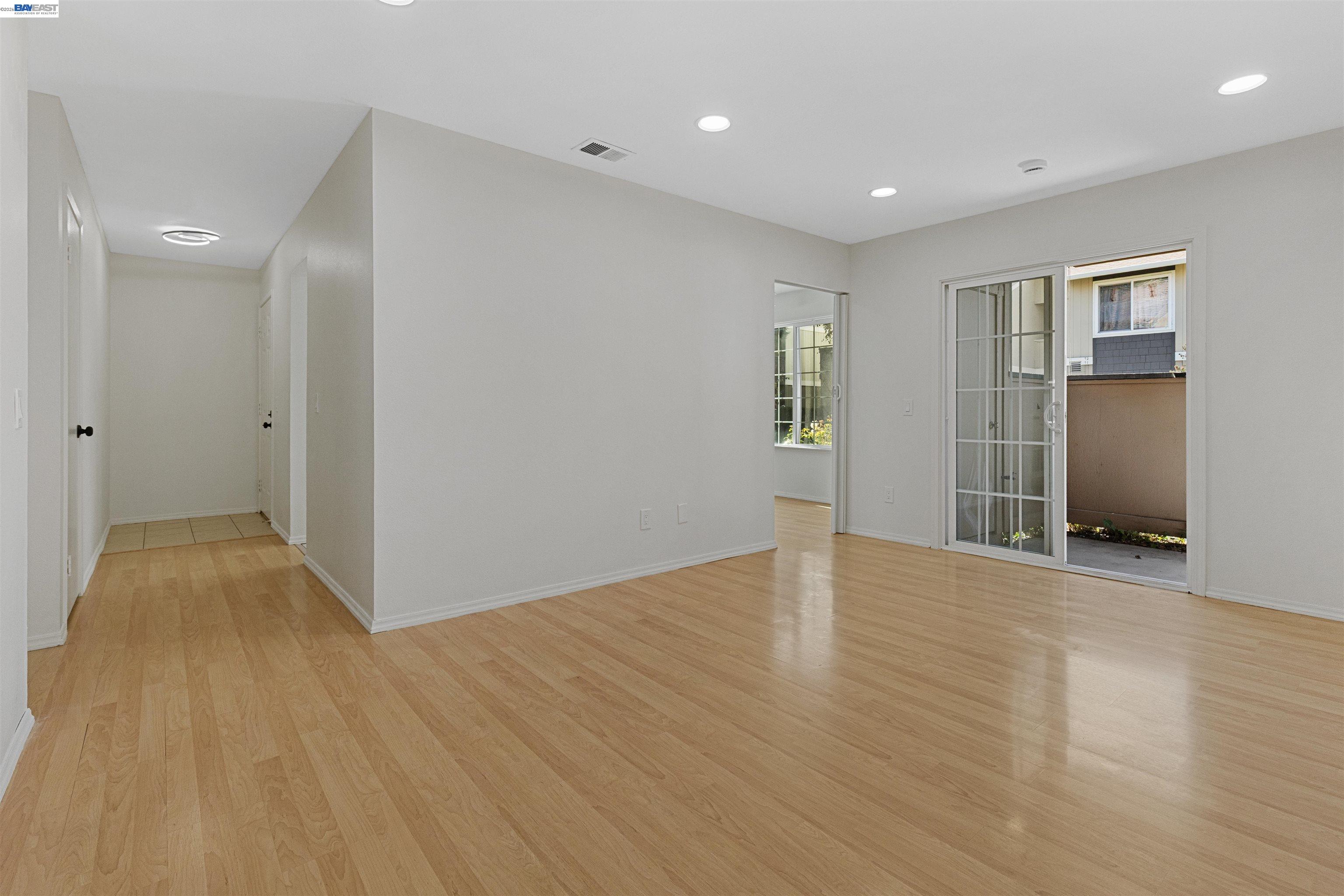 Detail Gallery Image 11 of 38 For 2575 Easton Way, San Jose,  CA 95133 - 2 Beds | 2 Baths