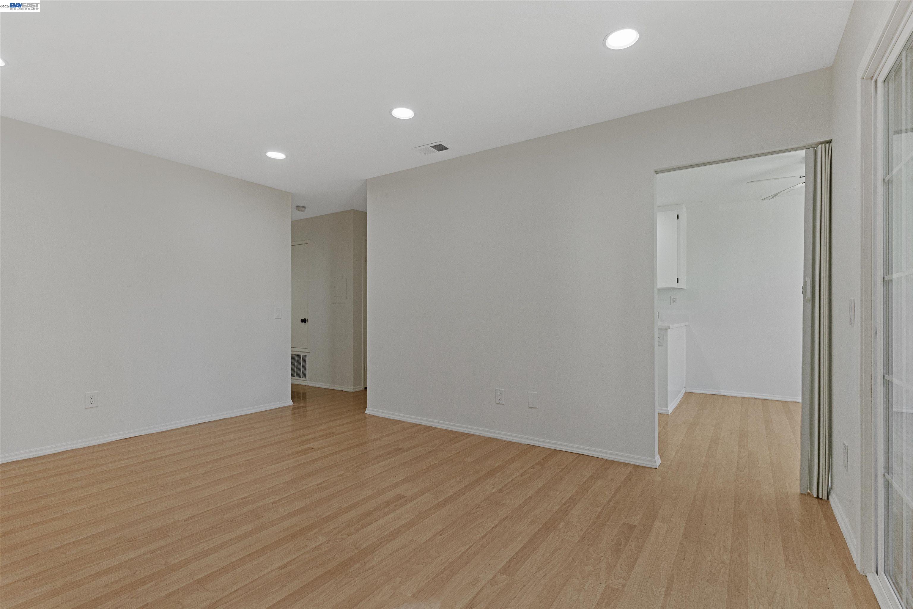 Detail Gallery Image 12 of 38 For 2575 Easton Way, San Jose,  CA 95133 - 2 Beds | 2 Baths