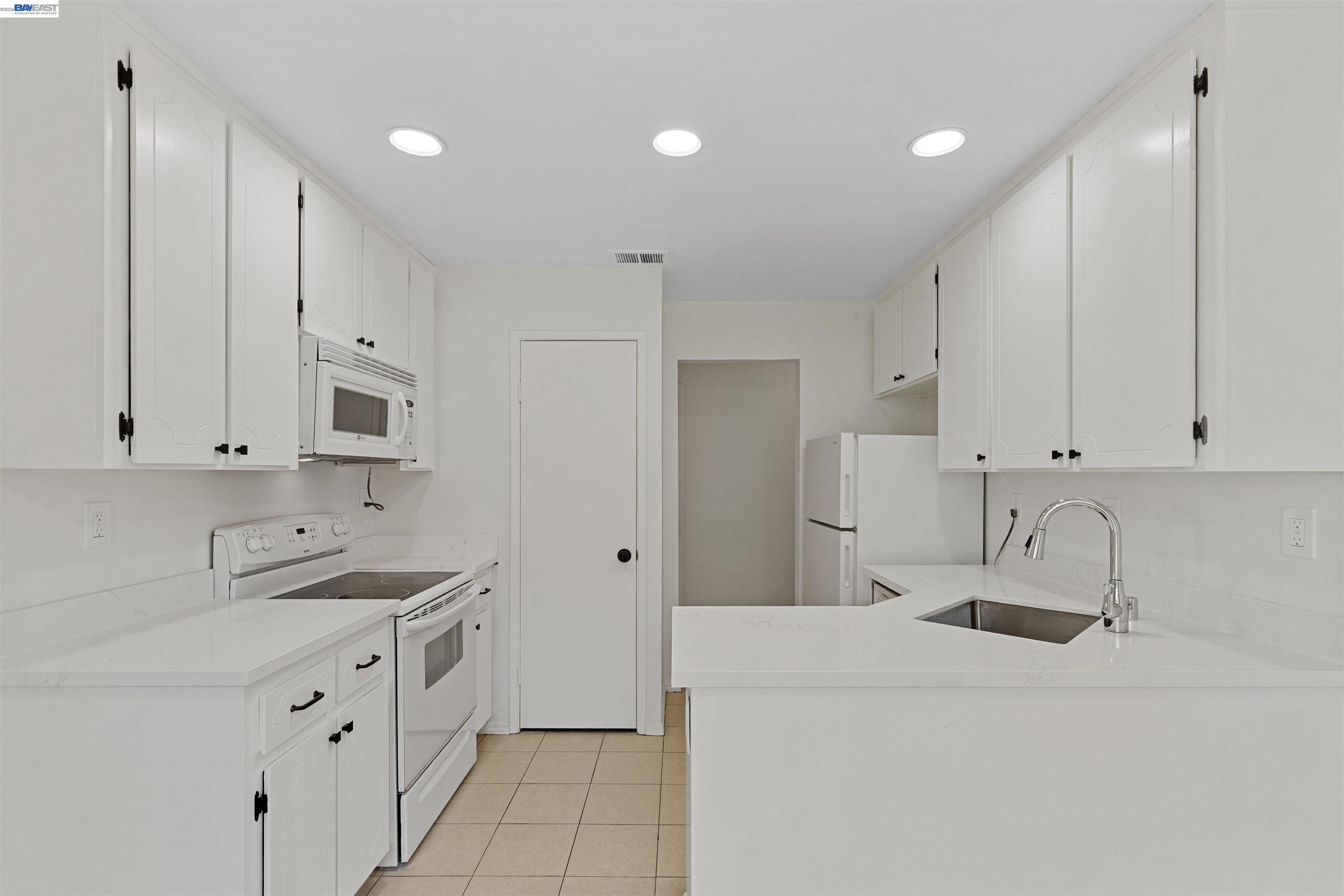 Detail Gallery Image 13 of 38 For 2575 Easton Way, San Jose,  CA 95133 - 2 Beds | 2 Baths