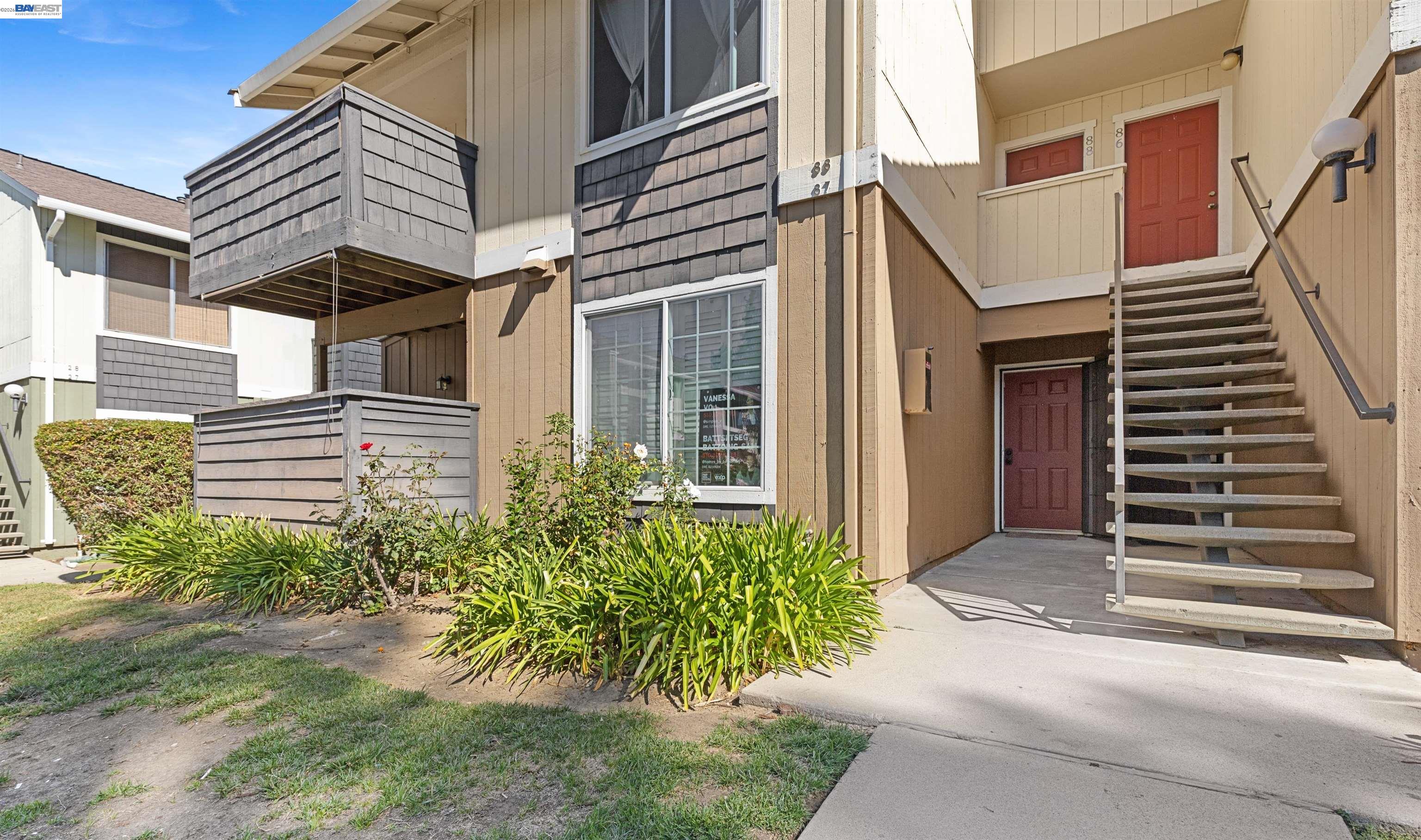 Detail Gallery Image 3 of 38 For 2575 Easton Way, San Jose,  CA 95133 - 2 Beds | 2 Baths