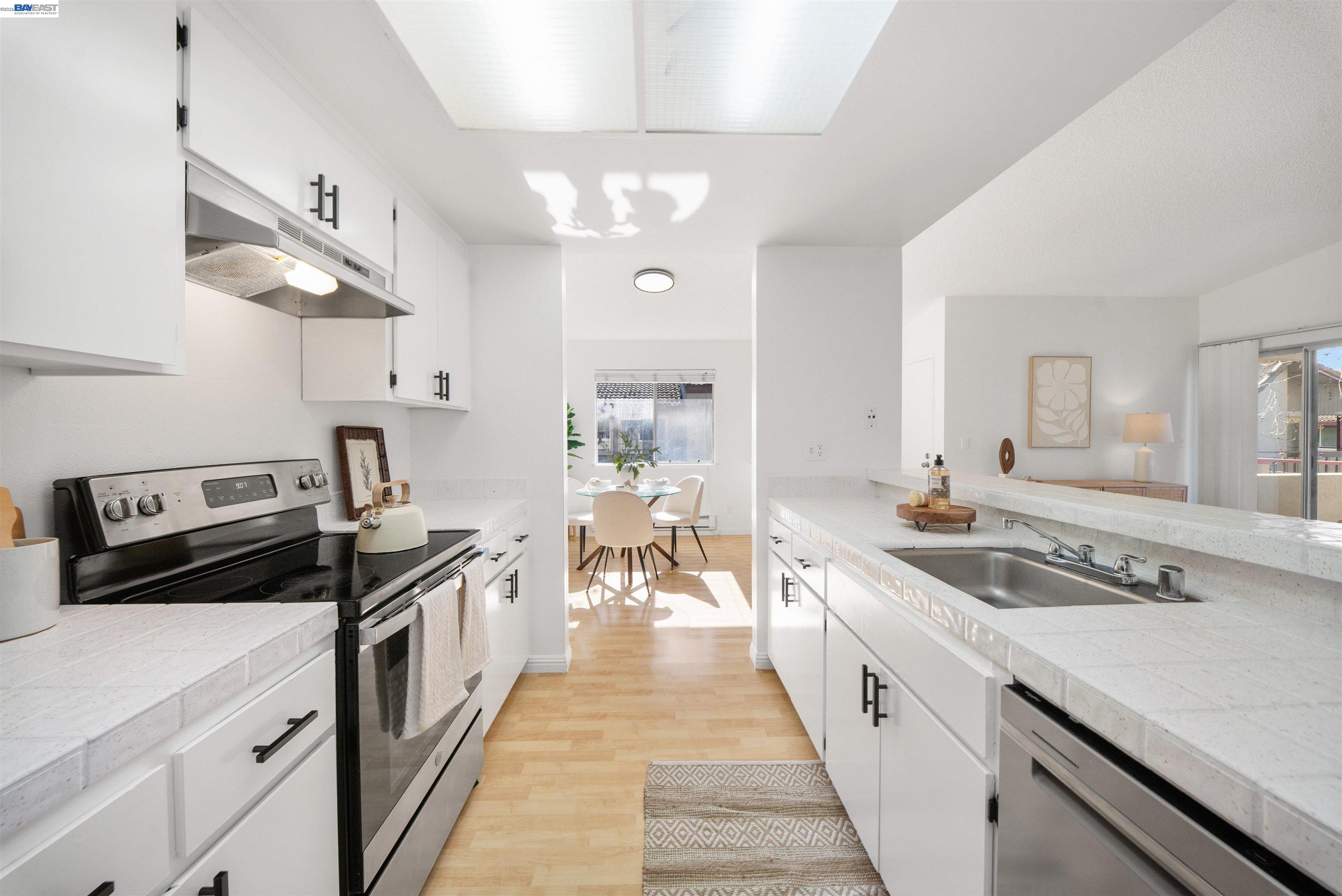 Detail Gallery Image 11 of 33 For 35088 Lido Blvd #K,  Newark,  CA 94560 - 2 Beds | 2 Baths