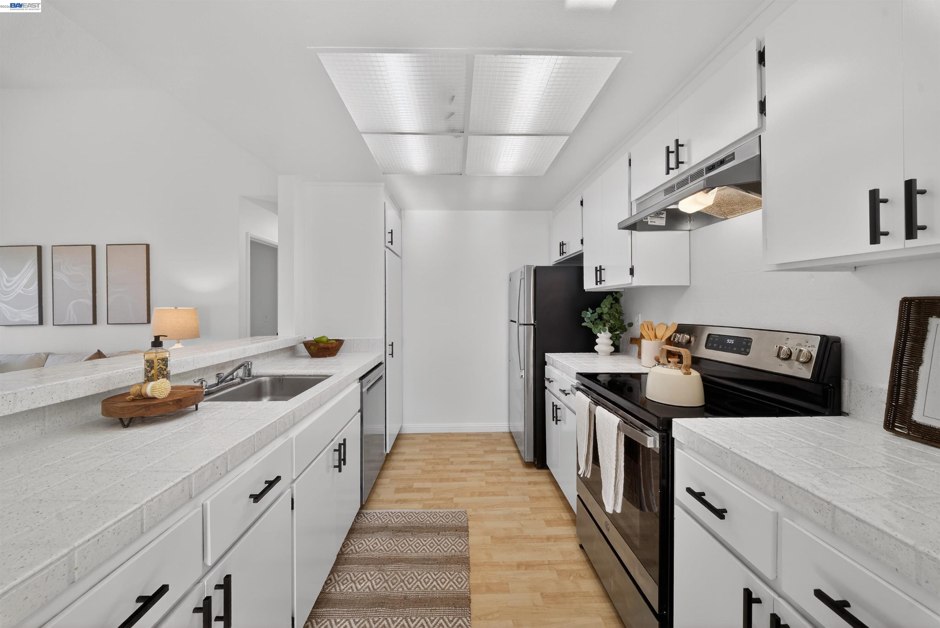 Detail Gallery Image 8 of 33 For 35088 Lido Blvd #K,  Newark,  CA 94560 - 2 Beds | 2 Baths