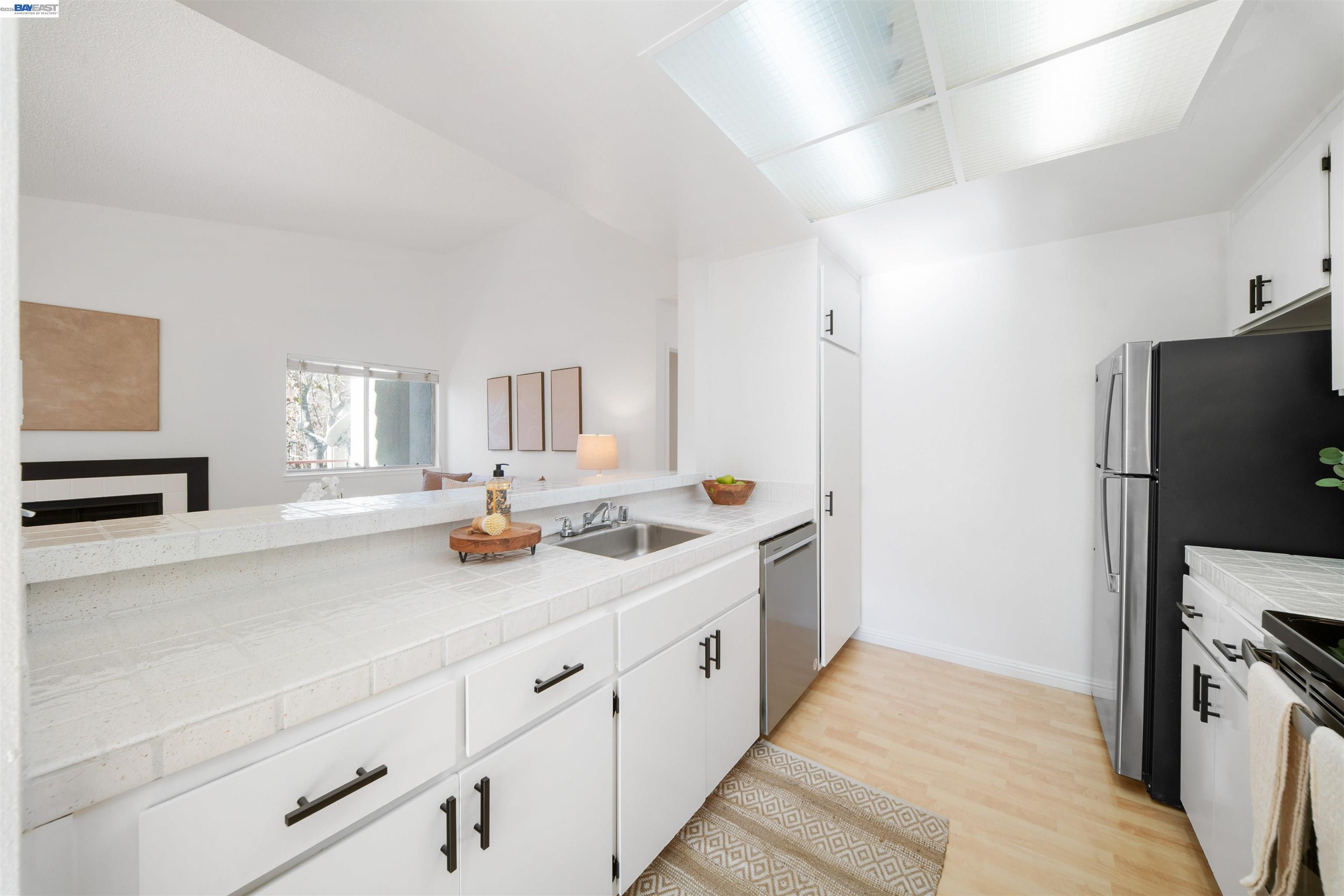 Detail Gallery Image 10 of 33 For 35088 Lido Blvd #K,  Newark,  CA 94560 - 2 Beds | 2 Baths