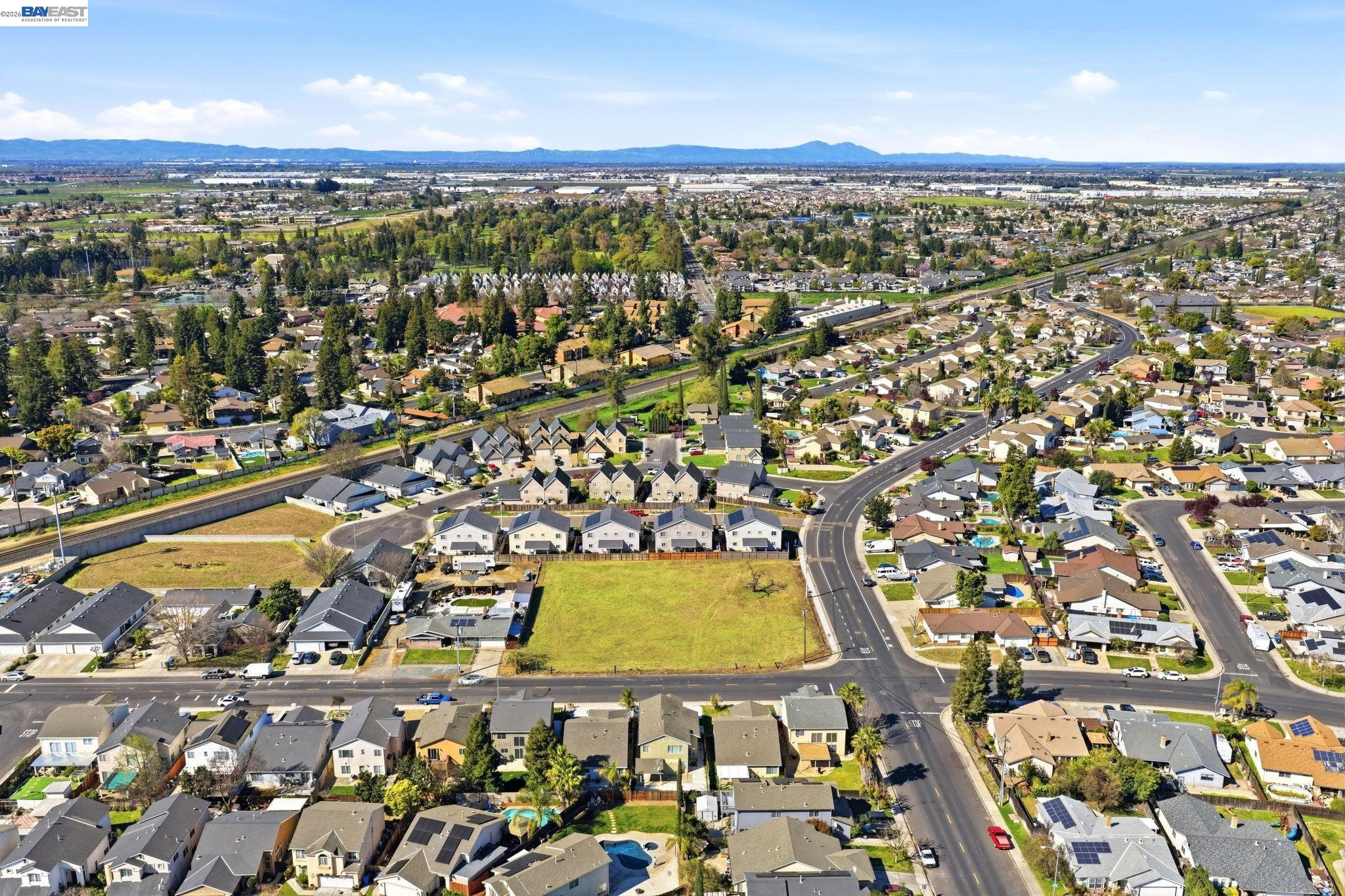 Detail Gallery Image 2 of 24 For 445 N Walnut Ave, Manteca,  CA 95336 - – Beds | – Baths