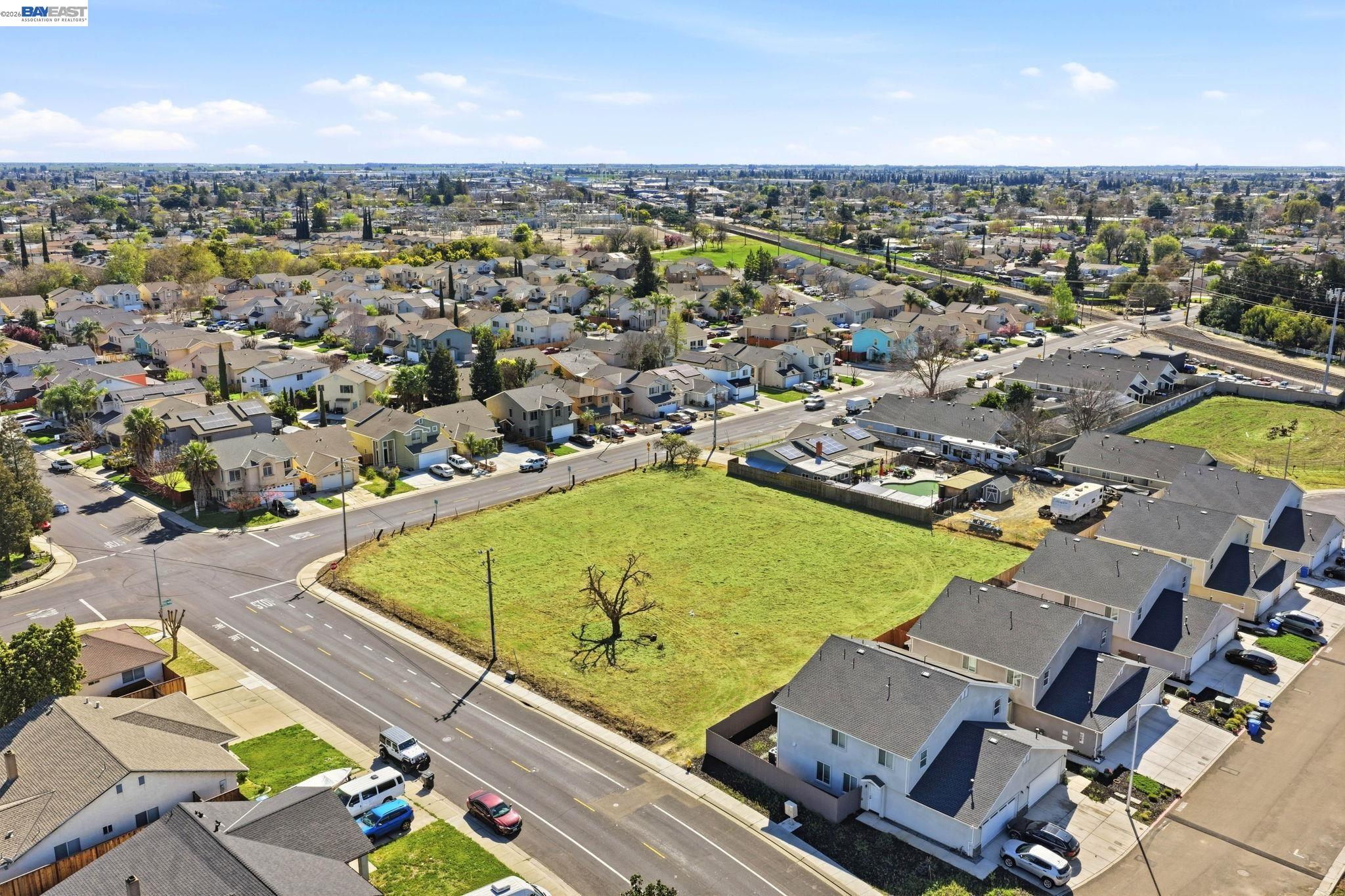 Detail Gallery Image 14 of 24 For 445 N Walnut Ave, Manteca,  CA 95336 - – Beds | – Baths