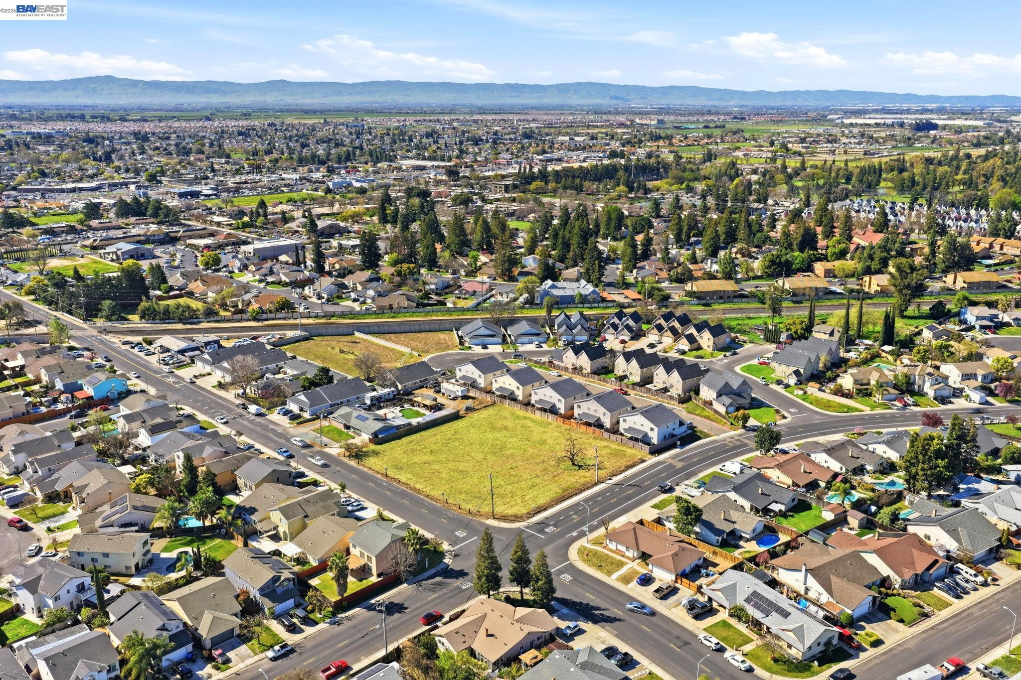 Detail Gallery Image 9 of 24 For 445 N Walnut Ave, Manteca,  CA 95336 - – Beds | – Baths