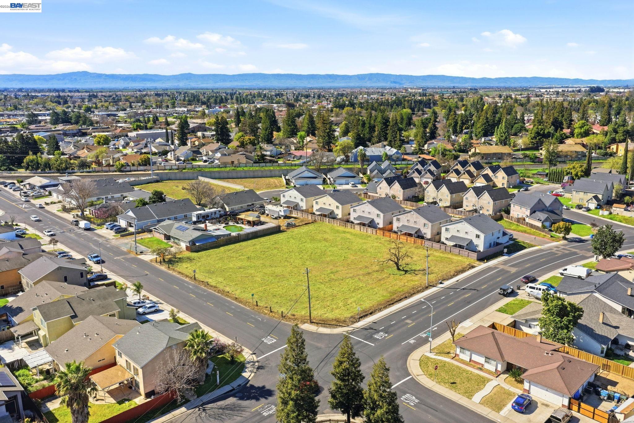 Detail Gallery Image 10 of 24 For 445 N Walnut Ave, Manteca,  CA 95336 - – Beds | – Baths