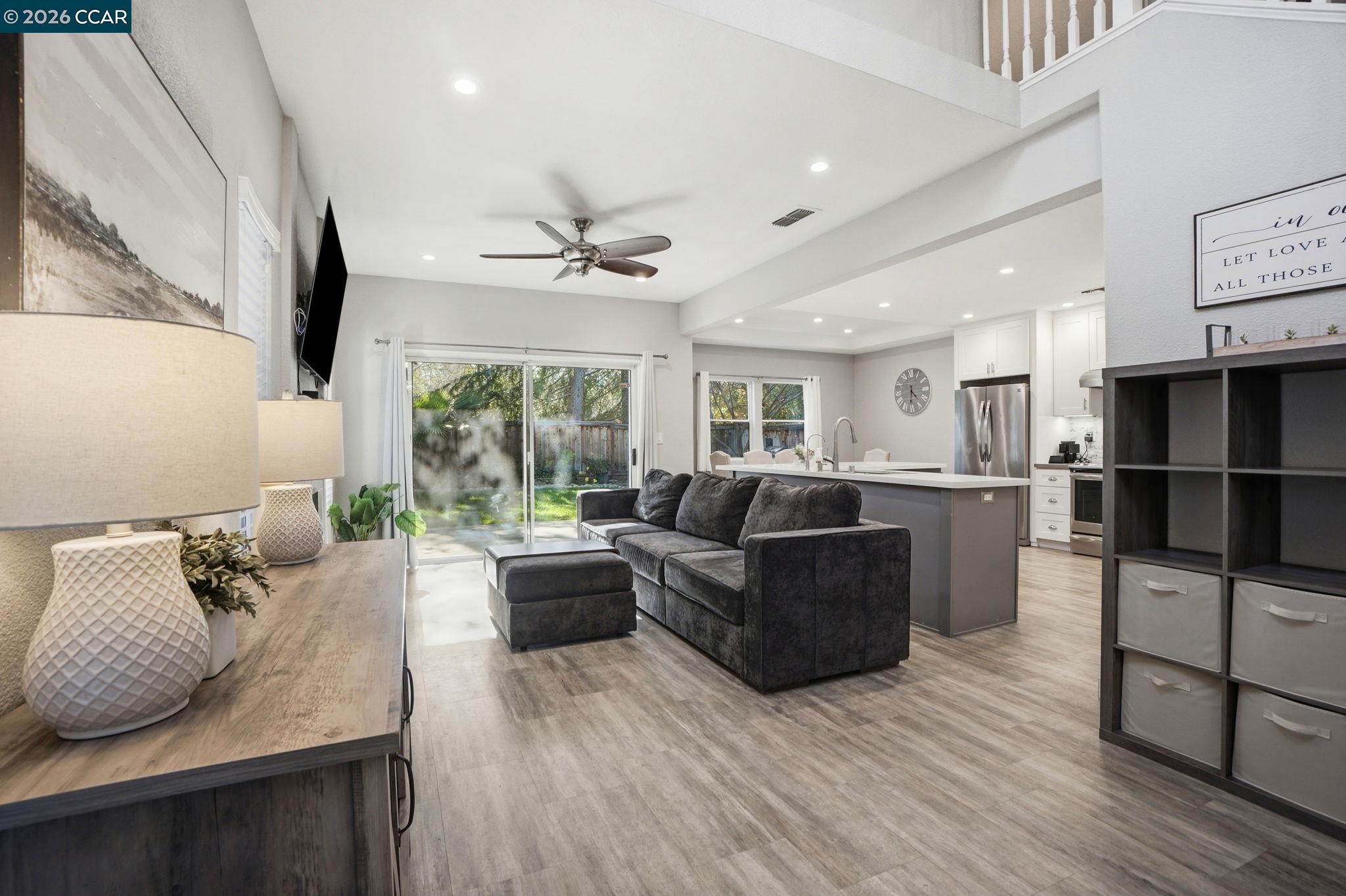 Detail Gallery Image 3 of 29 For 249 Stranahan Cir, Clayton,  CA 94517 - 3 Beds | 2/1 Baths