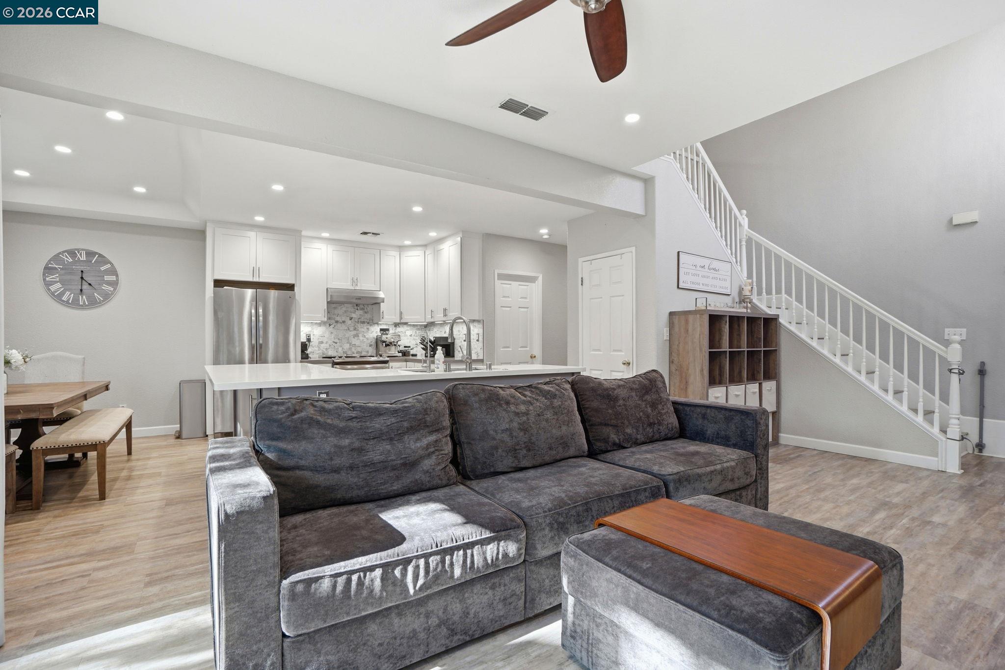 Detail Gallery Image 5 of 29 For 249 Stranahan Cir, Clayton,  CA 94517 - 3 Beds | 2/1 Baths