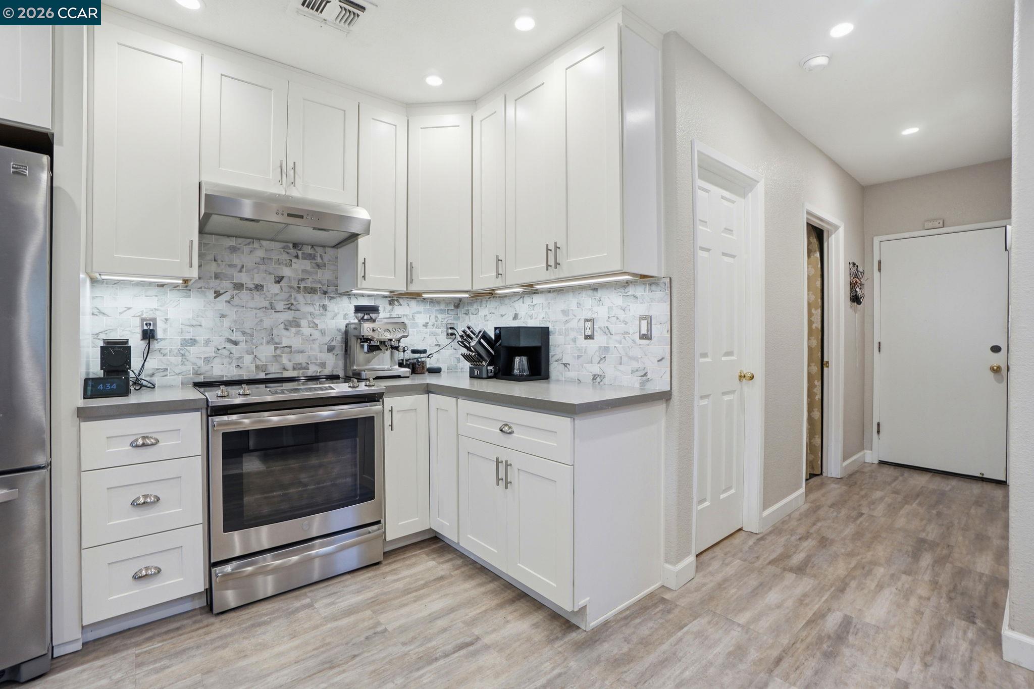 Detail Gallery Image 7 of 29 For 249 Stranahan Cir, Clayton,  CA 94517 - 3 Beds | 2/1 Baths