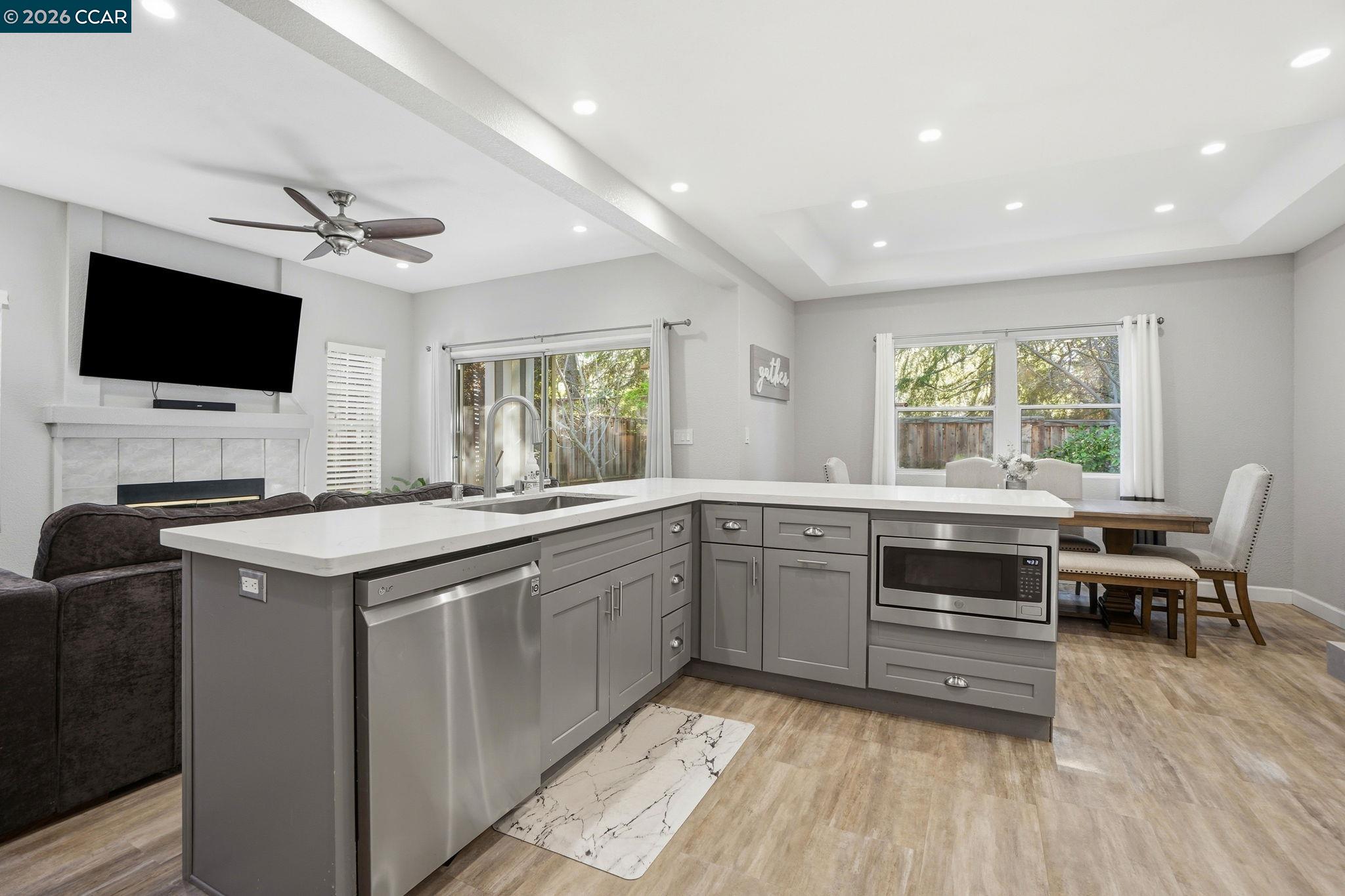 Detail Gallery Image 8 of 29 For 249 Stranahan Cir, Clayton,  CA 94517 - 3 Beds | 2/1 Baths