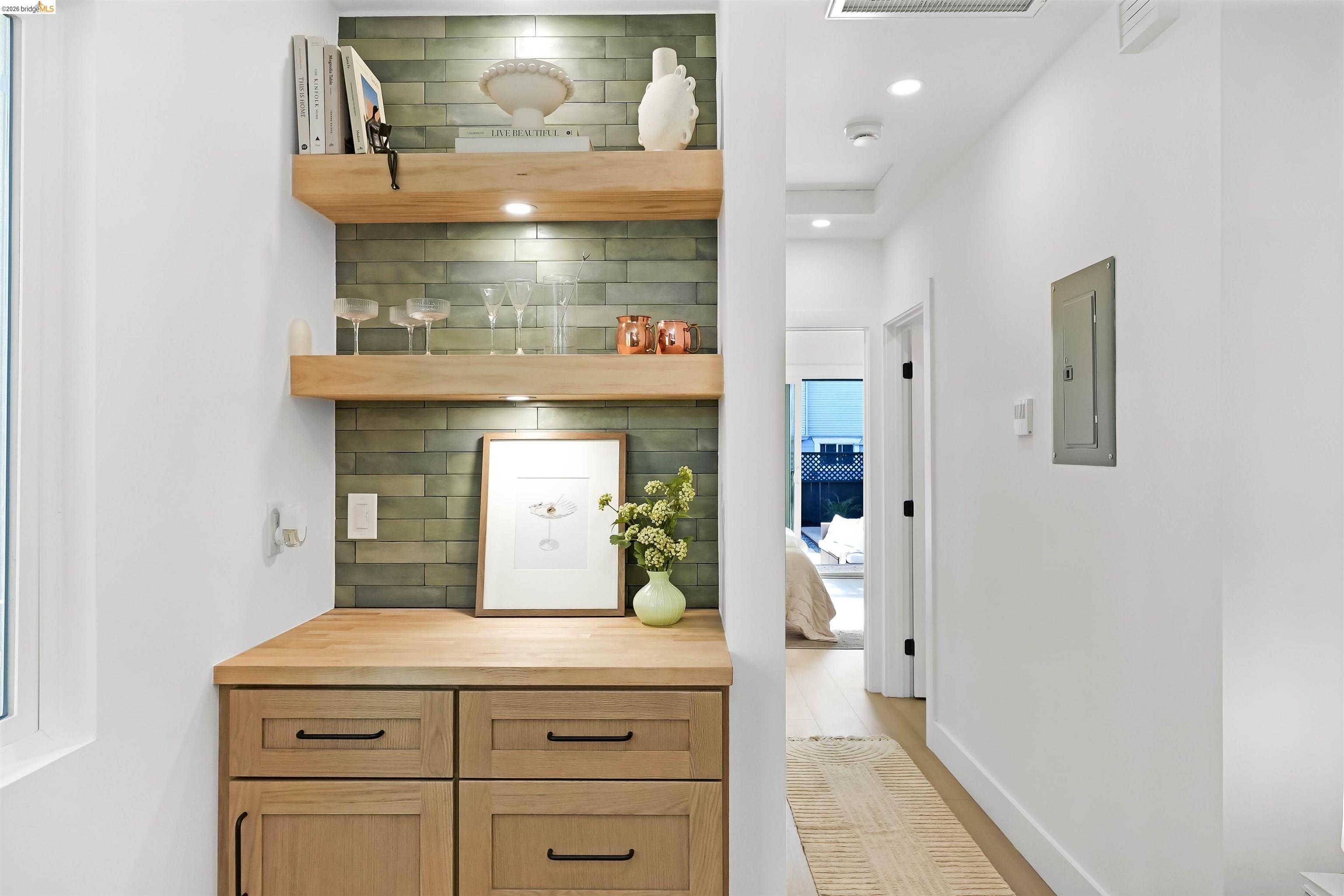 Detail Gallery Image 13 of 41 For 3654 39th Ave, Oakland,  CA 94619 - 2 Beds | 2 Baths