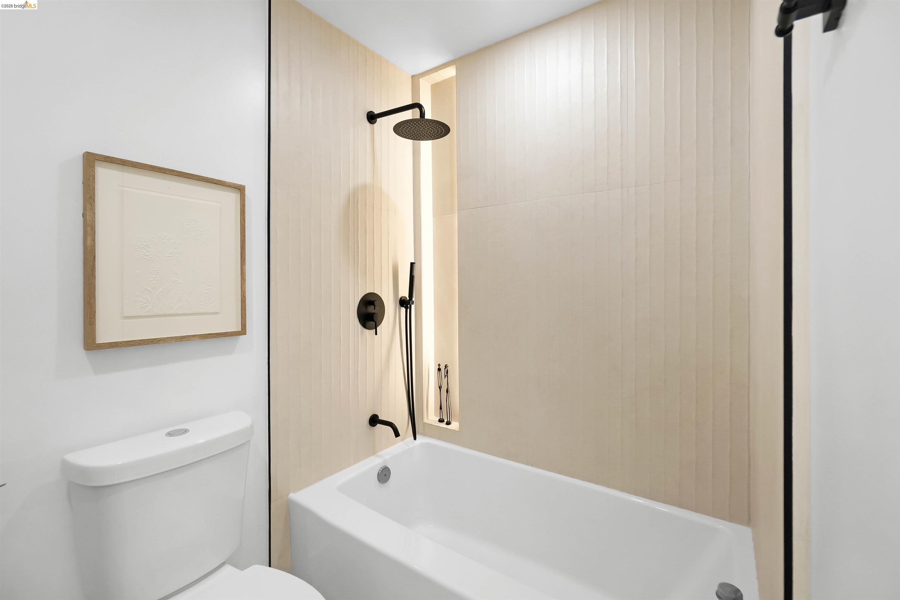 Detail Gallery Image 16 of 41 For 3654 39th Ave, Oakland,  CA 94619 - 2 Beds | 2 Baths