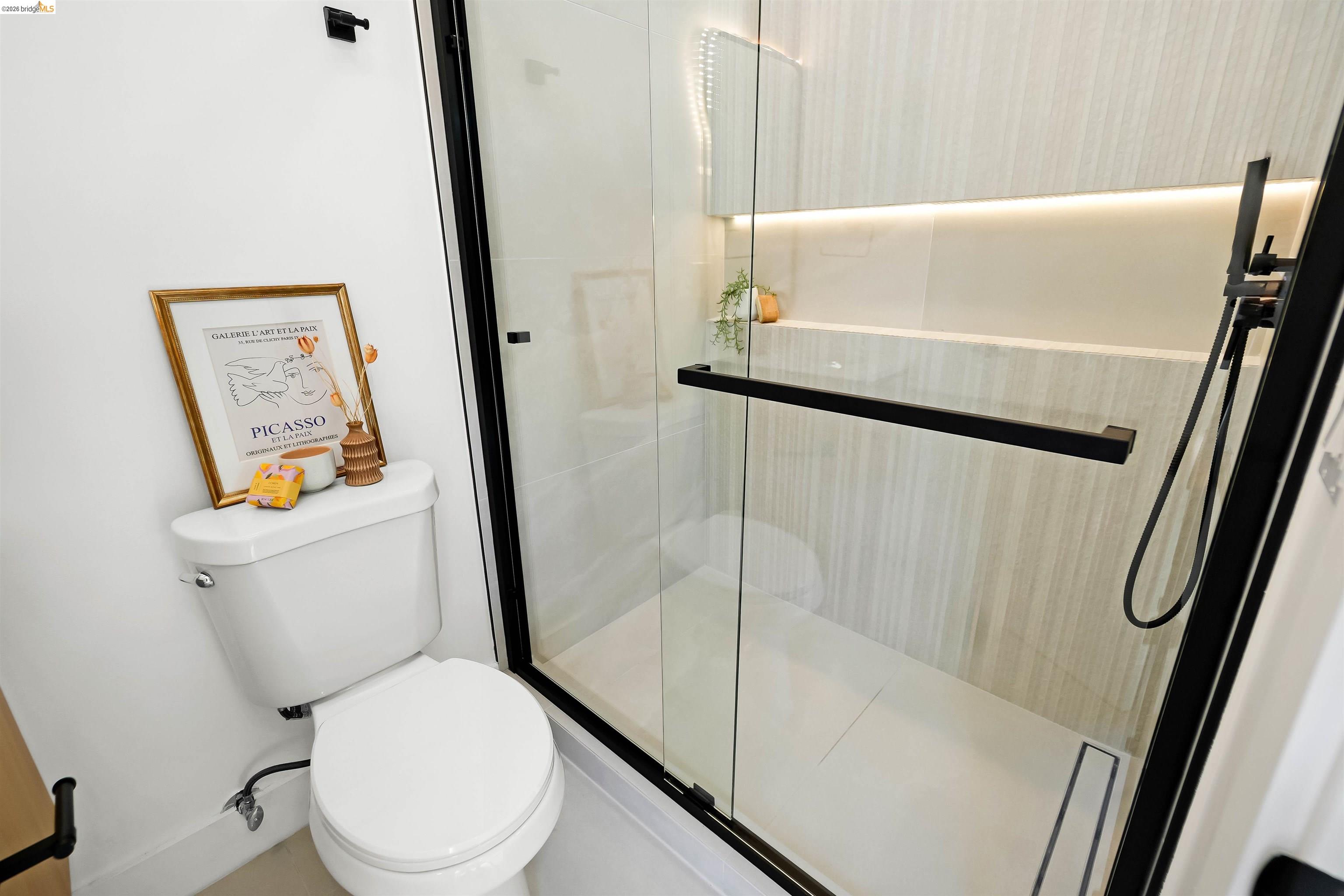 Detail Gallery Image 25 of 41 For 3654 39th Ave, Oakland,  CA 94619 - 2 Beds | 2 Baths