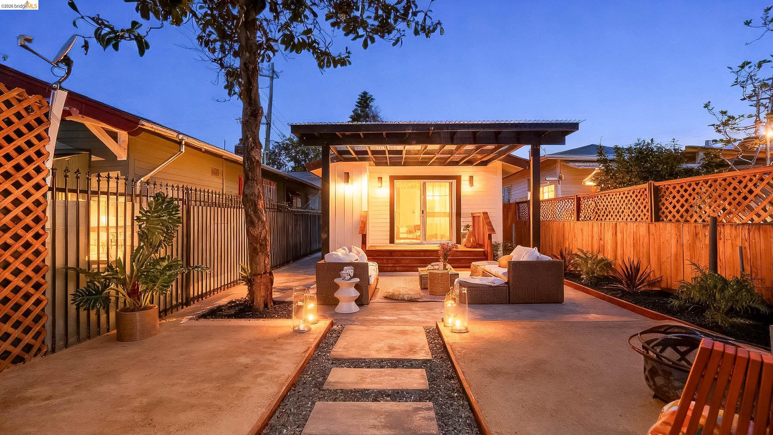 Detail Gallery Image 29 of 41 For 3654 39th Ave, Oakland,  CA 94619 - 2 Beds | 2 Baths