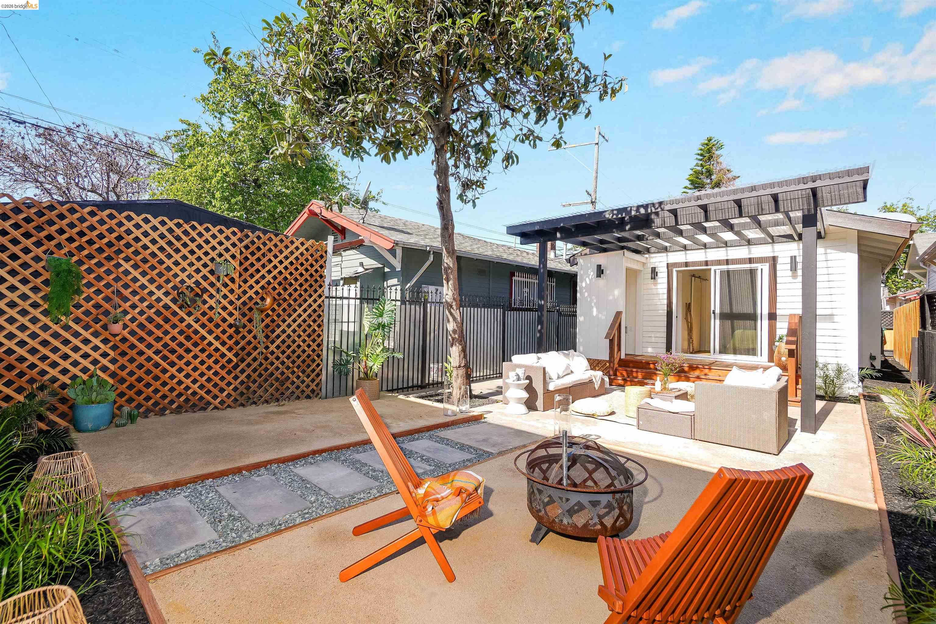 Detail Gallery Image 30 of 41 For 3654 39th Ave, Oakland,  CA 94619 - 2 Beds | 2 Baths