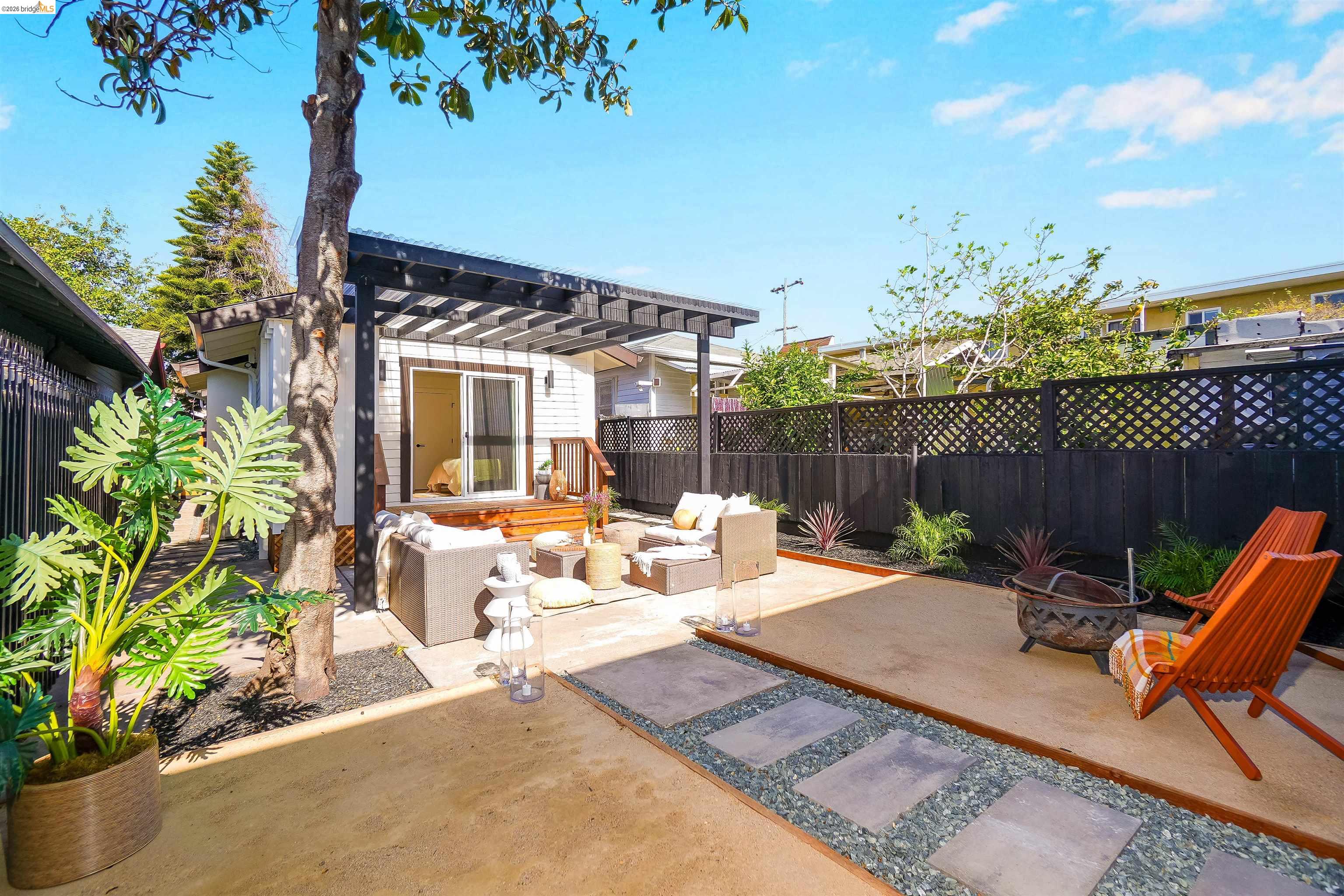 Detail Gallery Image 32 of 41 For 3654 39th Ave, Oakland,  CA 94619 - 2 Beds | 2 Baths