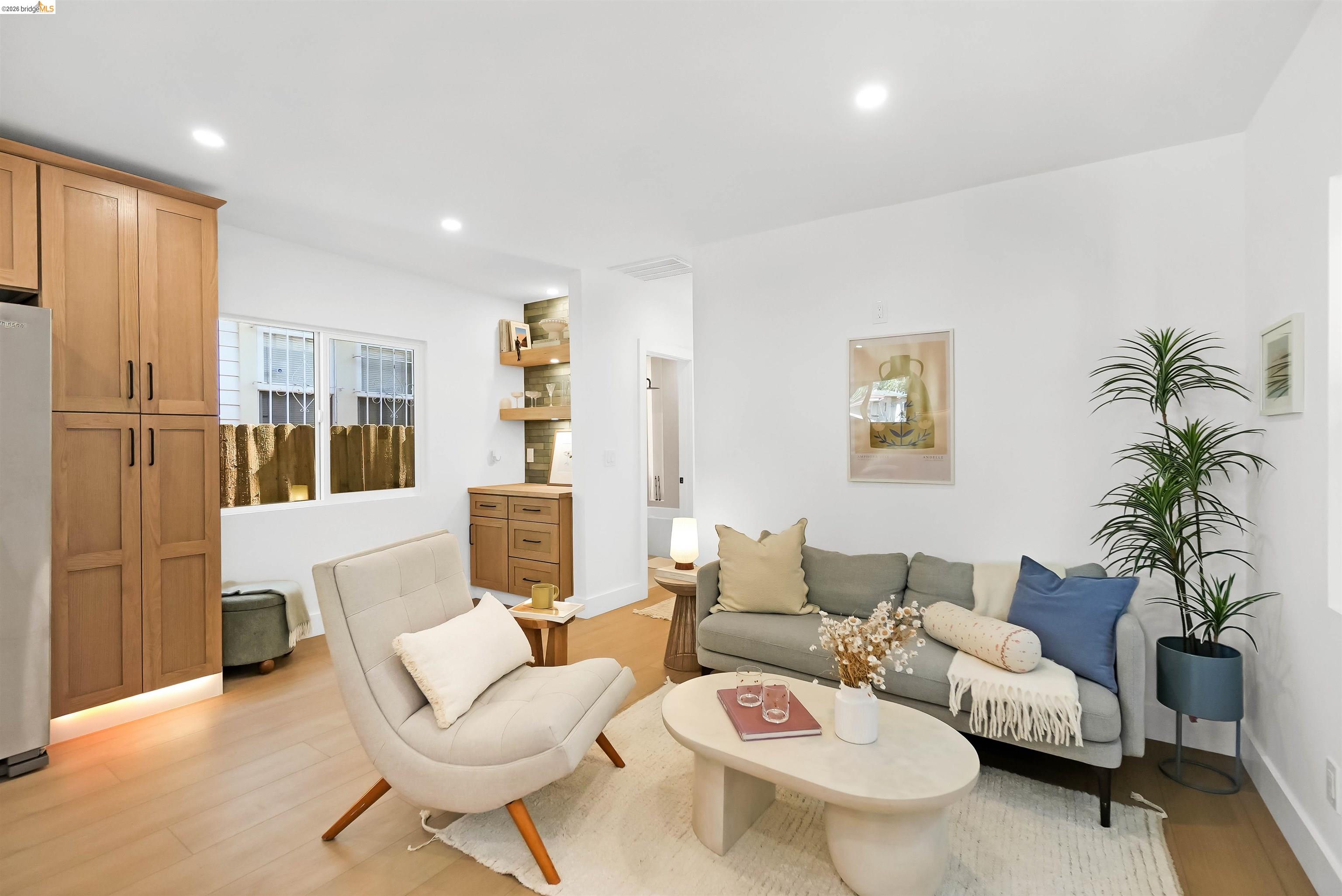 Detail Gallery Image 10 of 41 For 3654 39th Ave, Oakland,  CA 94619 - 2 Beds | 2 Baths