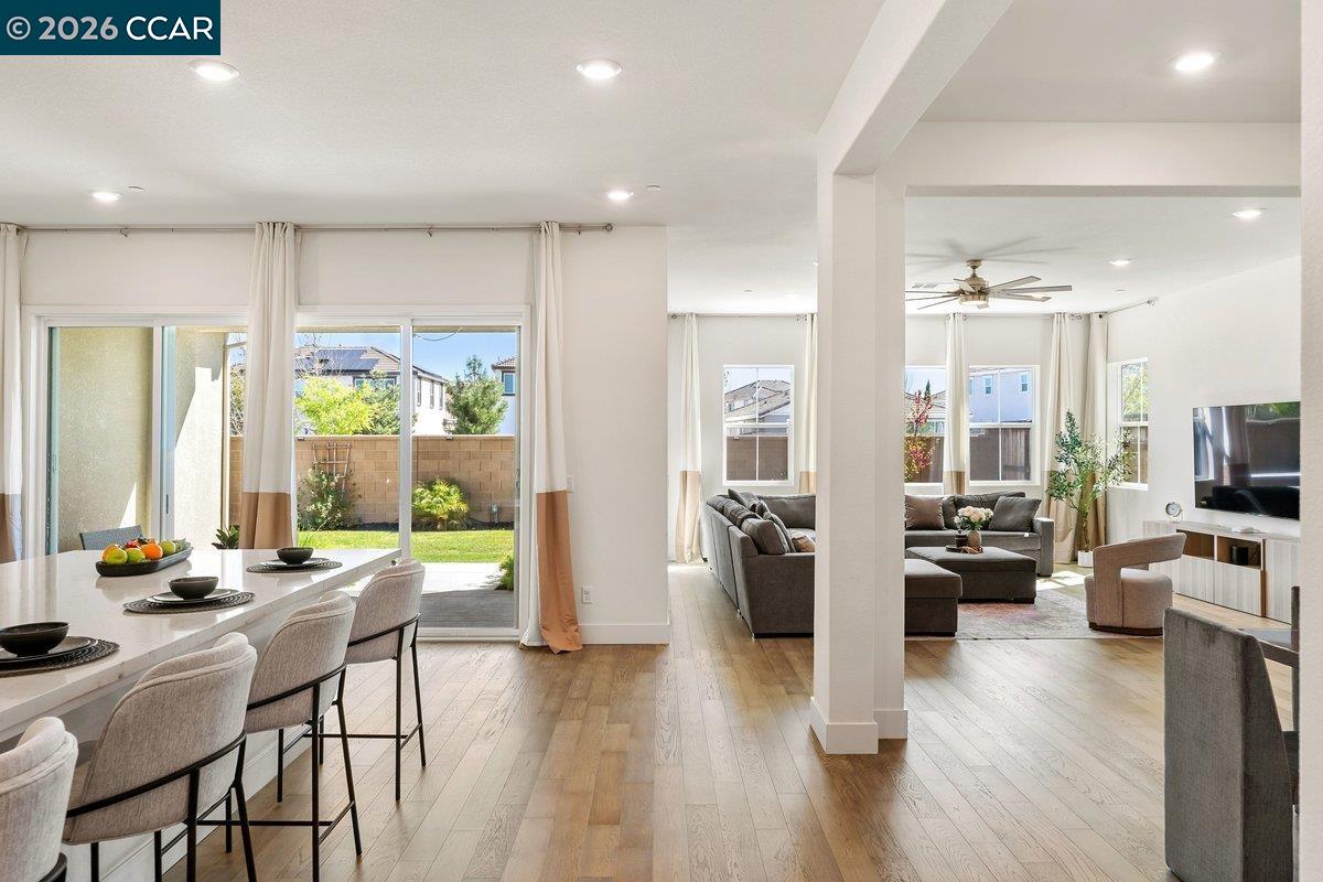 Detail Gallery Image 4 of 48 For 3096 Leeds Ln, Tracy,  CA 95377 - 4 Beds | 3/1 Baths