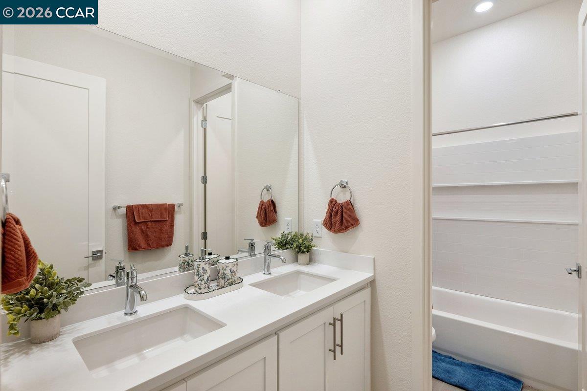 Detail Gallery Image 34 of 48 For 3096 Leeds Ln, Tracy,  CA 95377 - 4 Beds | 3/1 Baths