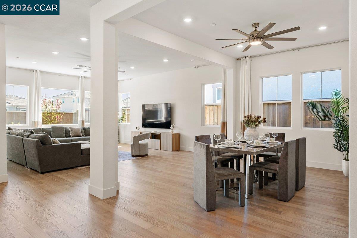 Detail Gallery Image 5 of 48 For 3096 Leeds Ln, Tracy,  CA 95377 - 4 Beds | 3/1 Baths