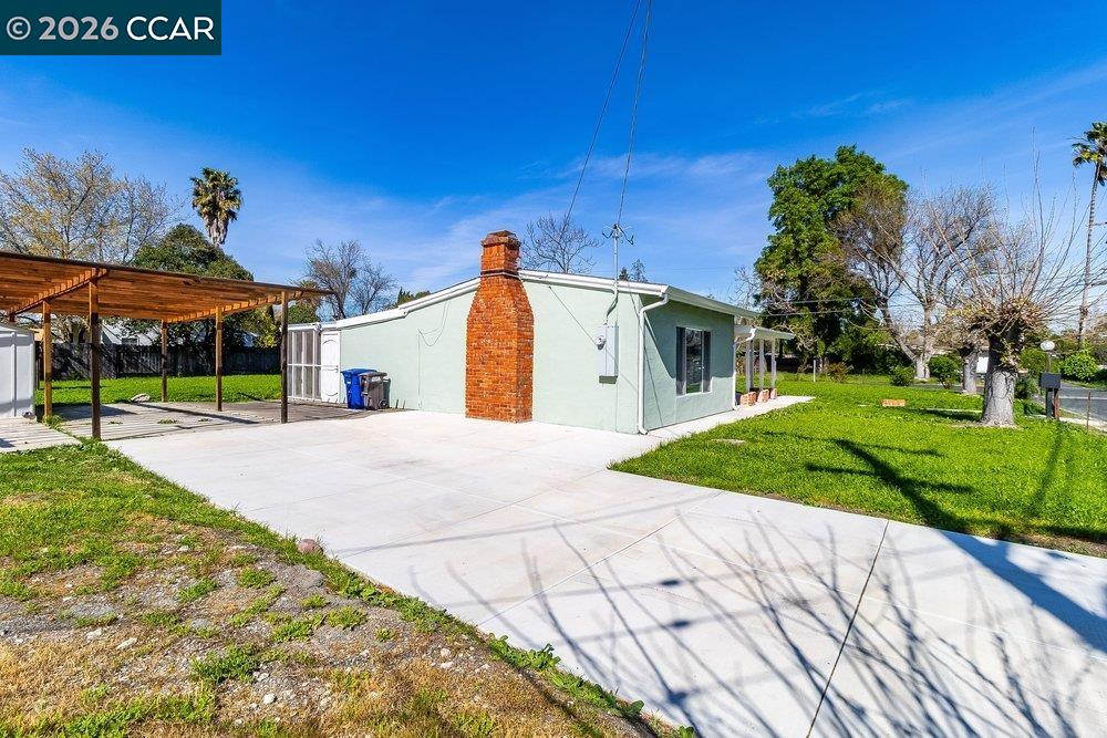 Detail Gallery Image 3 of 14 For 1901 Florence Ln, Concord,  CA 94520 - 3 Beds | 1 Baths