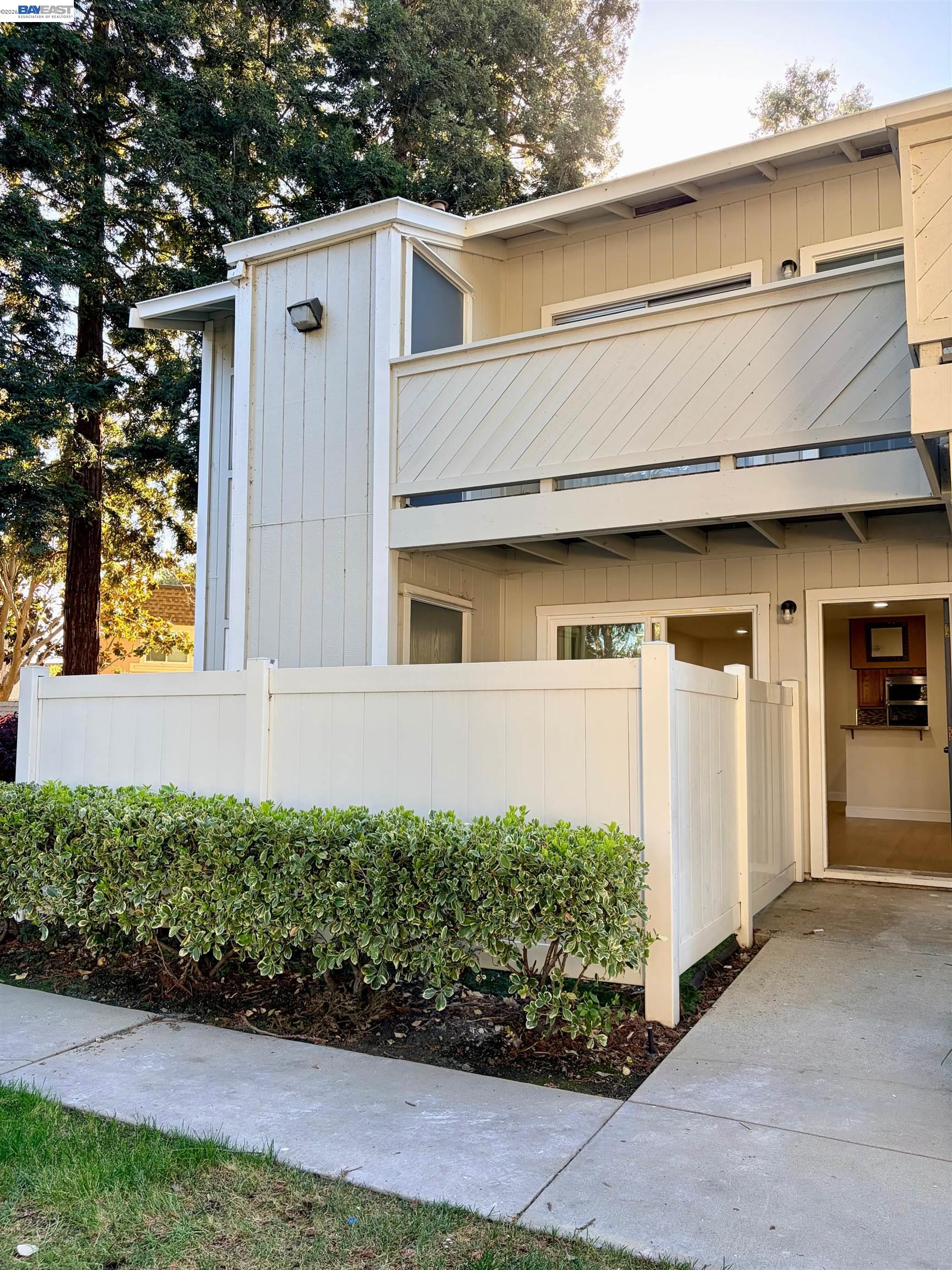 Detail Gallery Image 2 of 21 For 38508 Mary Ter #4,  Fremont,  CA 94538 - 2 Beds | 2 Baths