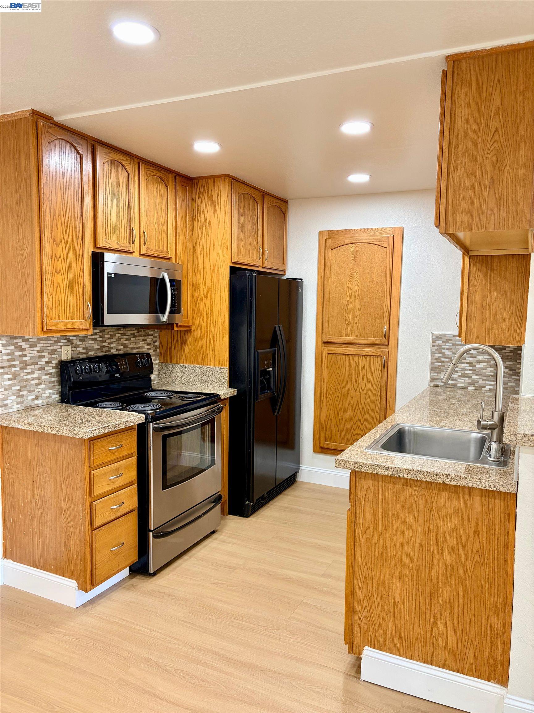 Detail Gallery Image 5 of 21 For 38508 Mary Ter #4,  Fremont,  CA 94538 - 2 Beds | 2 Baths