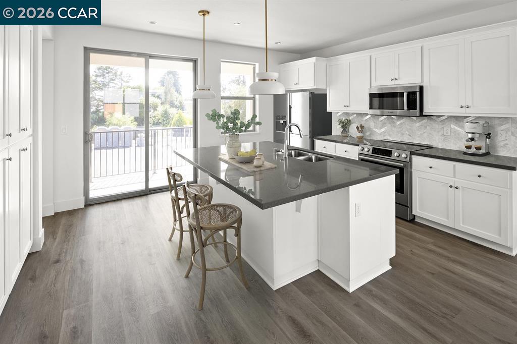 Detail Gallery Image 4 of 43 For 2802 Chattleton Ln., San Pablo,  CA 94806 - 3 Beds | 2/2 Baths