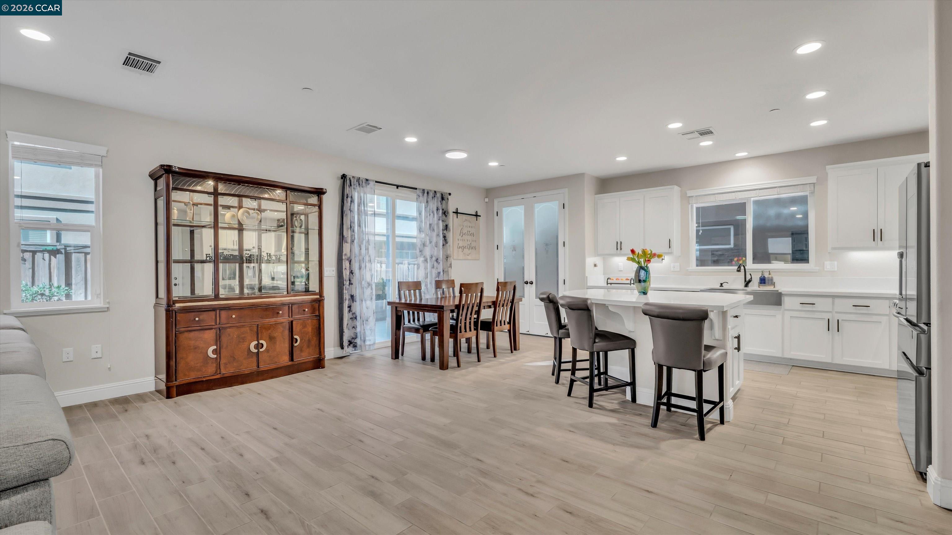 Detail Gallery Image 12 of 45 For 3025 Aragon Dr, Pittsburg,  CA 94565 - 5 Beds | 3 Baths