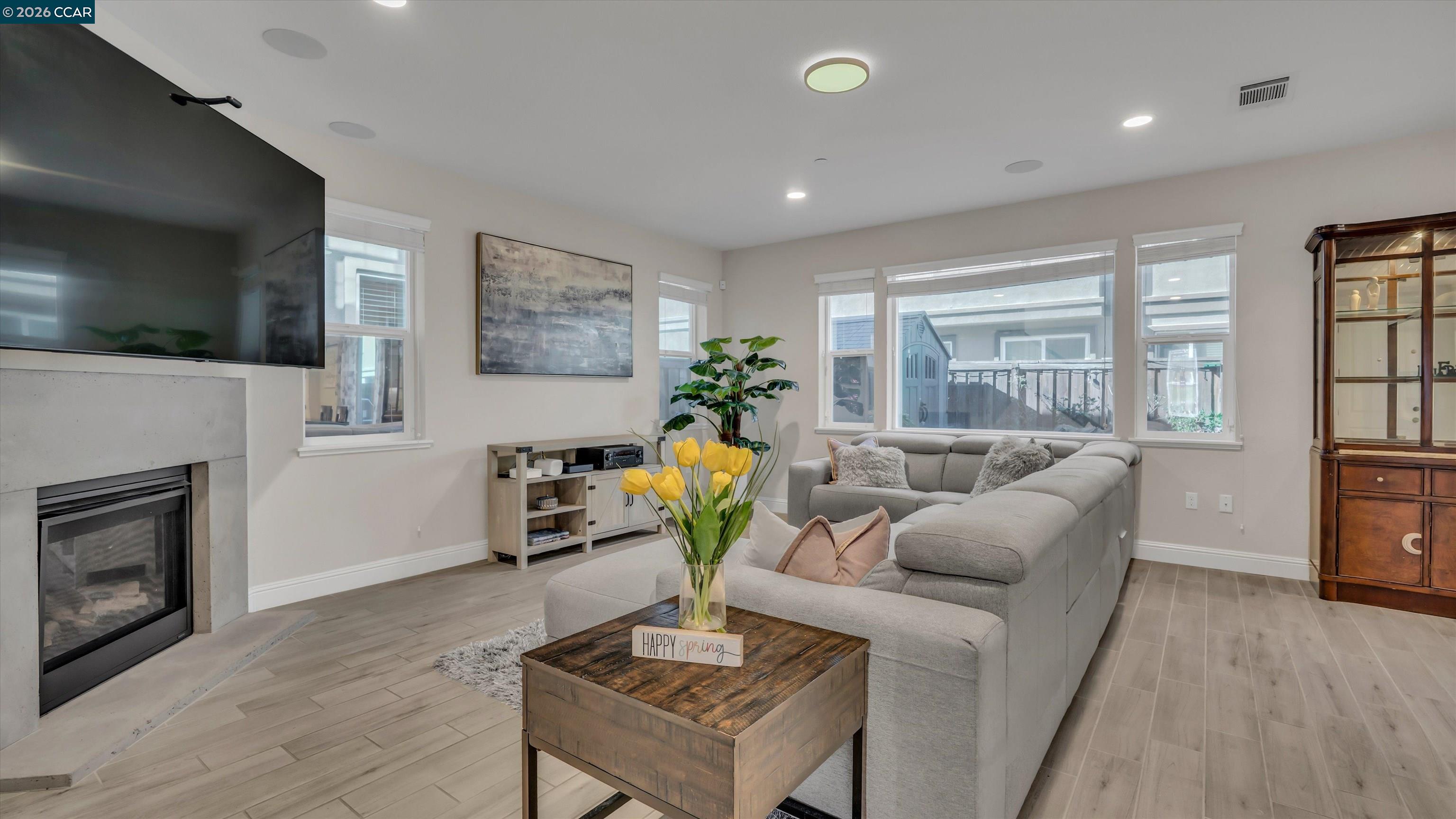 Detail Gallery Image 10 of 45 For 3025 Aragon Dr, Pittsburg,  CA 94565 - 5 Beds | 3 Baths