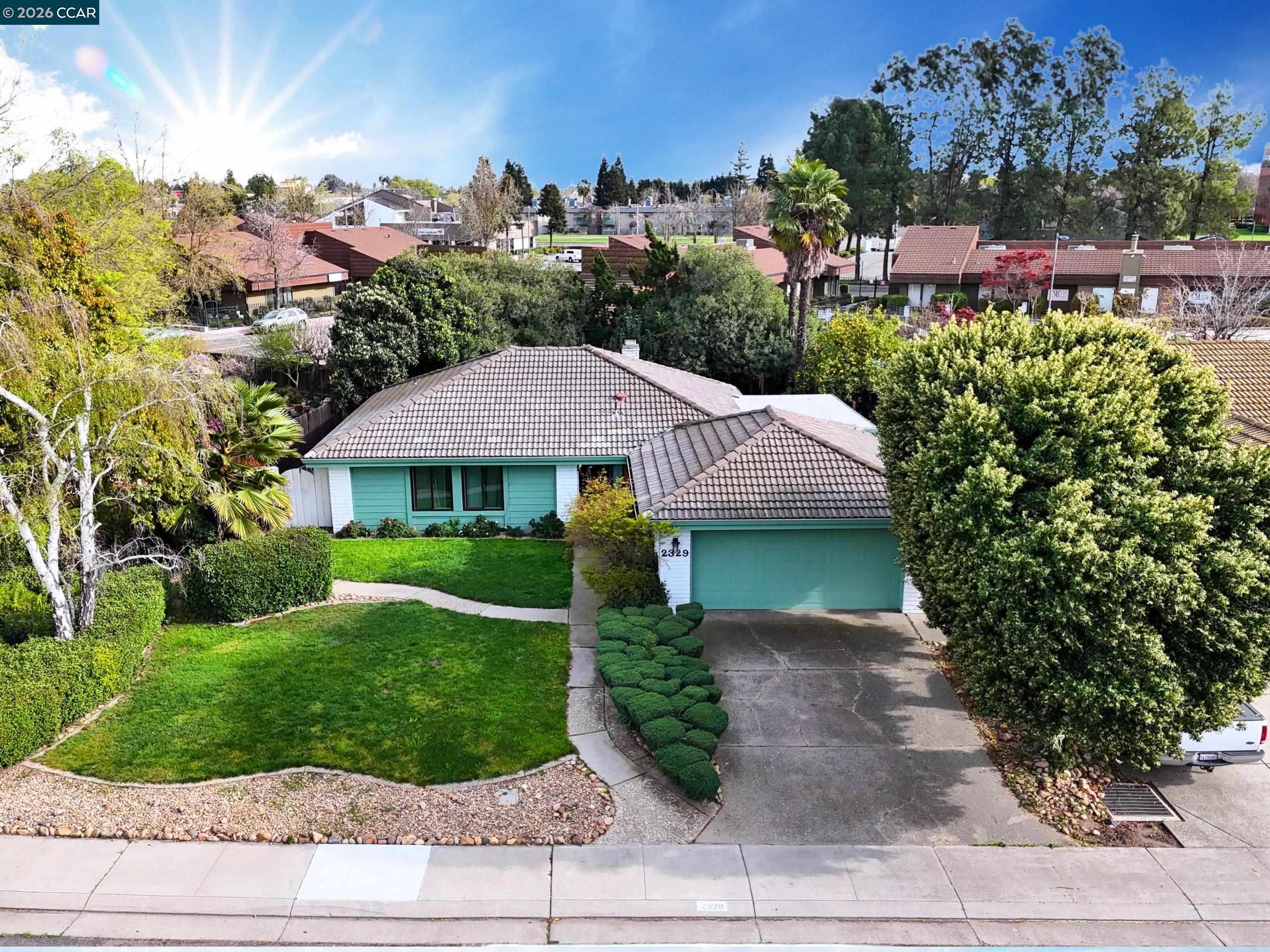 Detail Gallery Image 1 of 33 For 2329 Lido Cir, Stockton,  CA 95207 - 3 Beds | 2 Baths