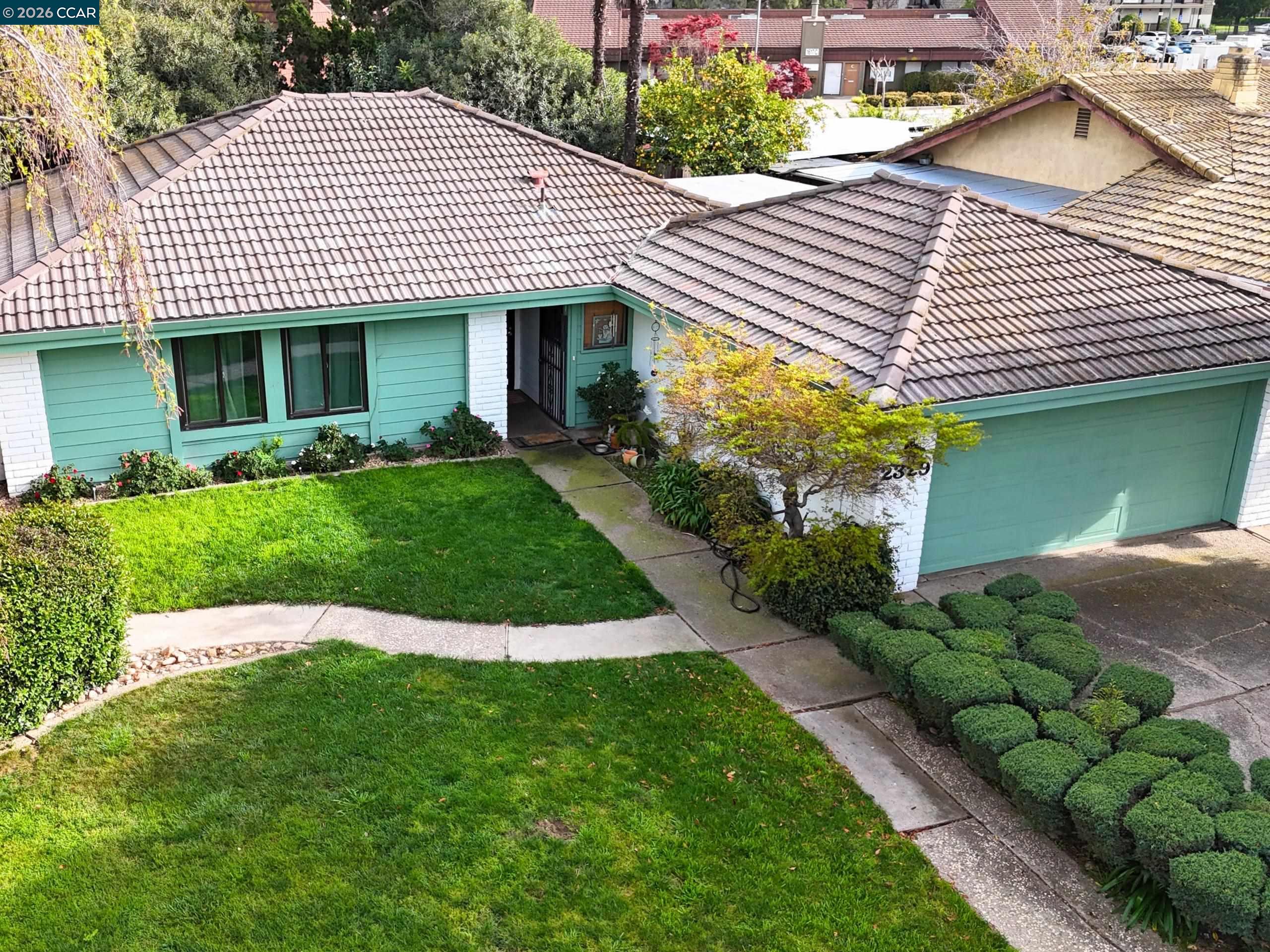 Detail Gallery Image 2 of 33 For 2329 Lido Cir, Stockton,  CA 95207 - 3 Beds | 2 Baths