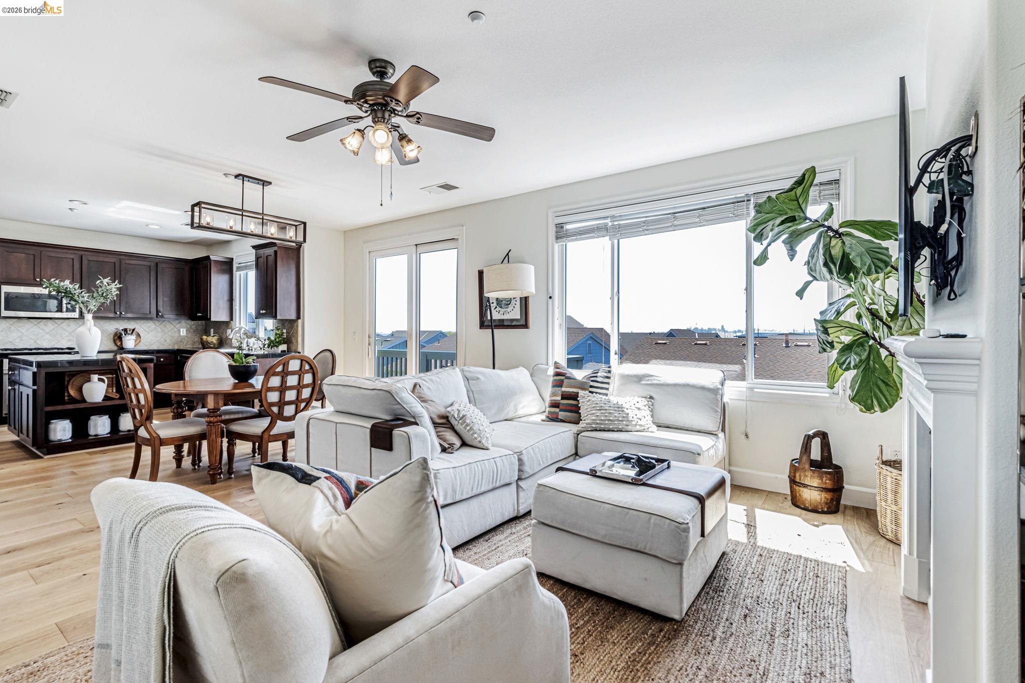 Detail Gallery Image 9 of 46 For 104 Seacliff Court, Richmond,  CA 94801 - 3 Beds | 2/1 Baths