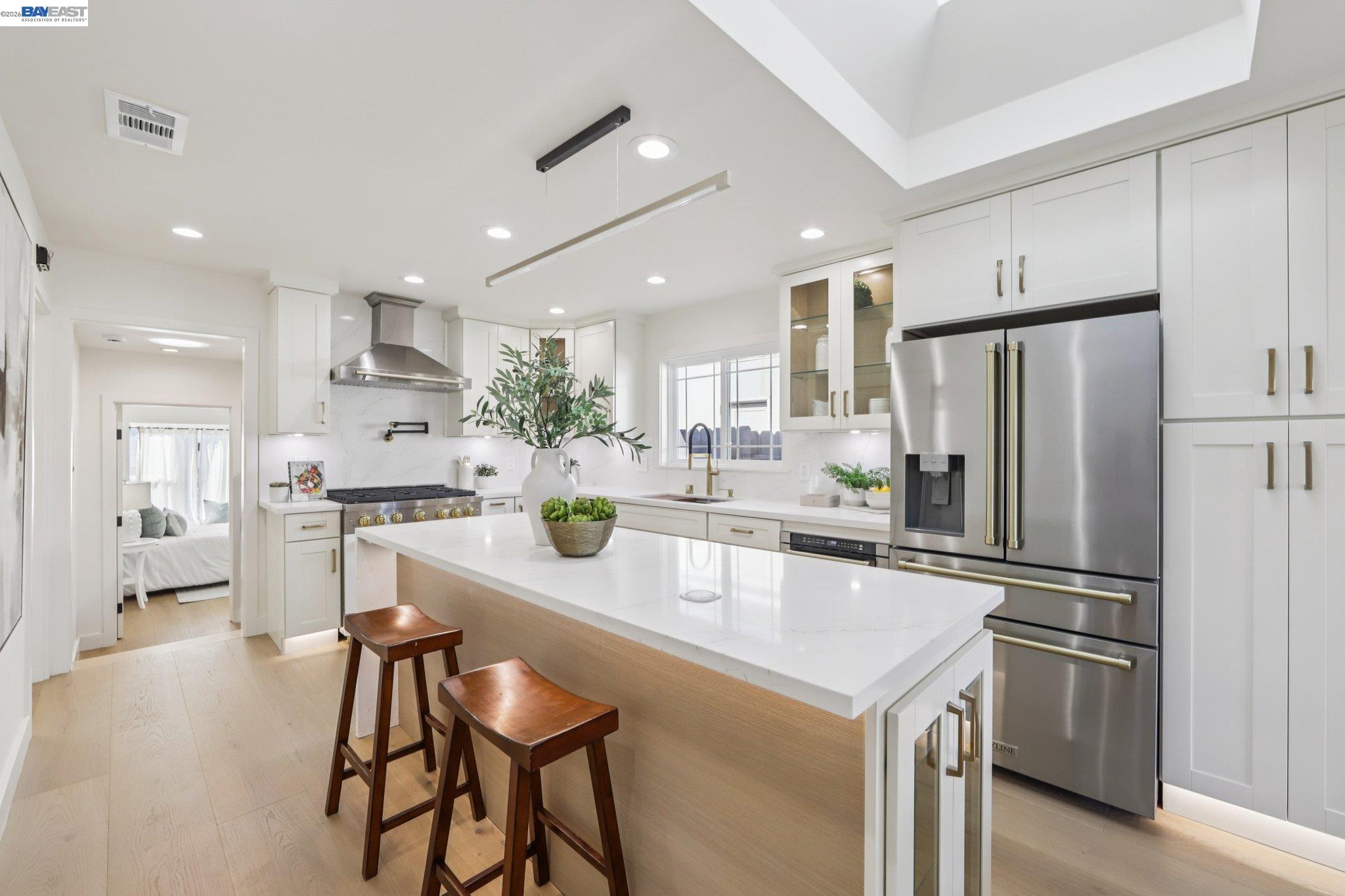 Detail Gallery Image 15 of 52 For 725 Alameda De Las Pulgas, San Mateo,  CA 94601 - 3 Beds | 3 Baths