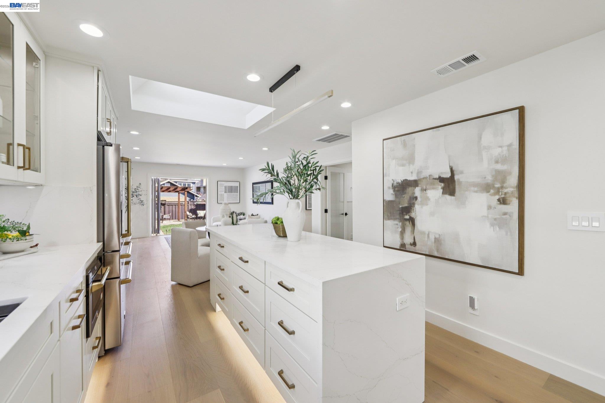 Detail Gallery Image 18 of 52 For 725 Alameda De Las Pulgas, San Mateo,  CA 94601 - 3 Beds | 3 Baths