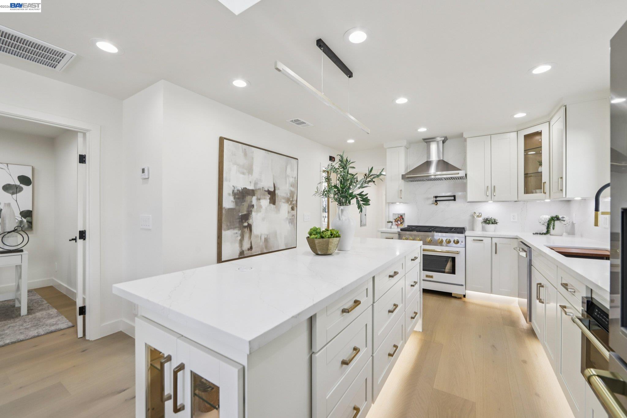 Detail Gallery Image 19 of 52 For 725 Alameda De Las Pulgas, San Mateo,  CA 94601 - 3 Beds | 3 Baths