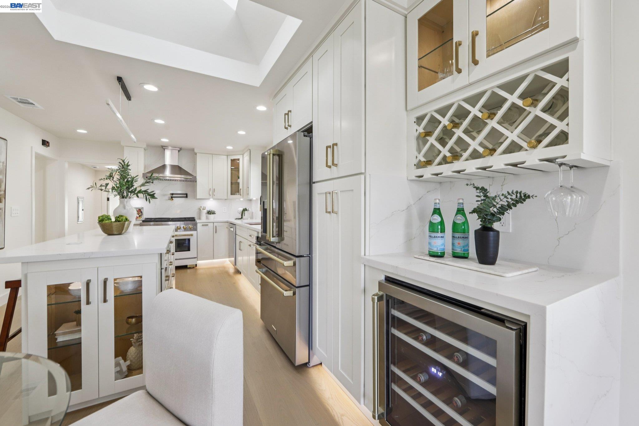 Detail Gallery Image 20 of 52 For 725 Alameda De Las Pulgas, San Mateo,  CA 94601 - 3 Beds | 3 Baths