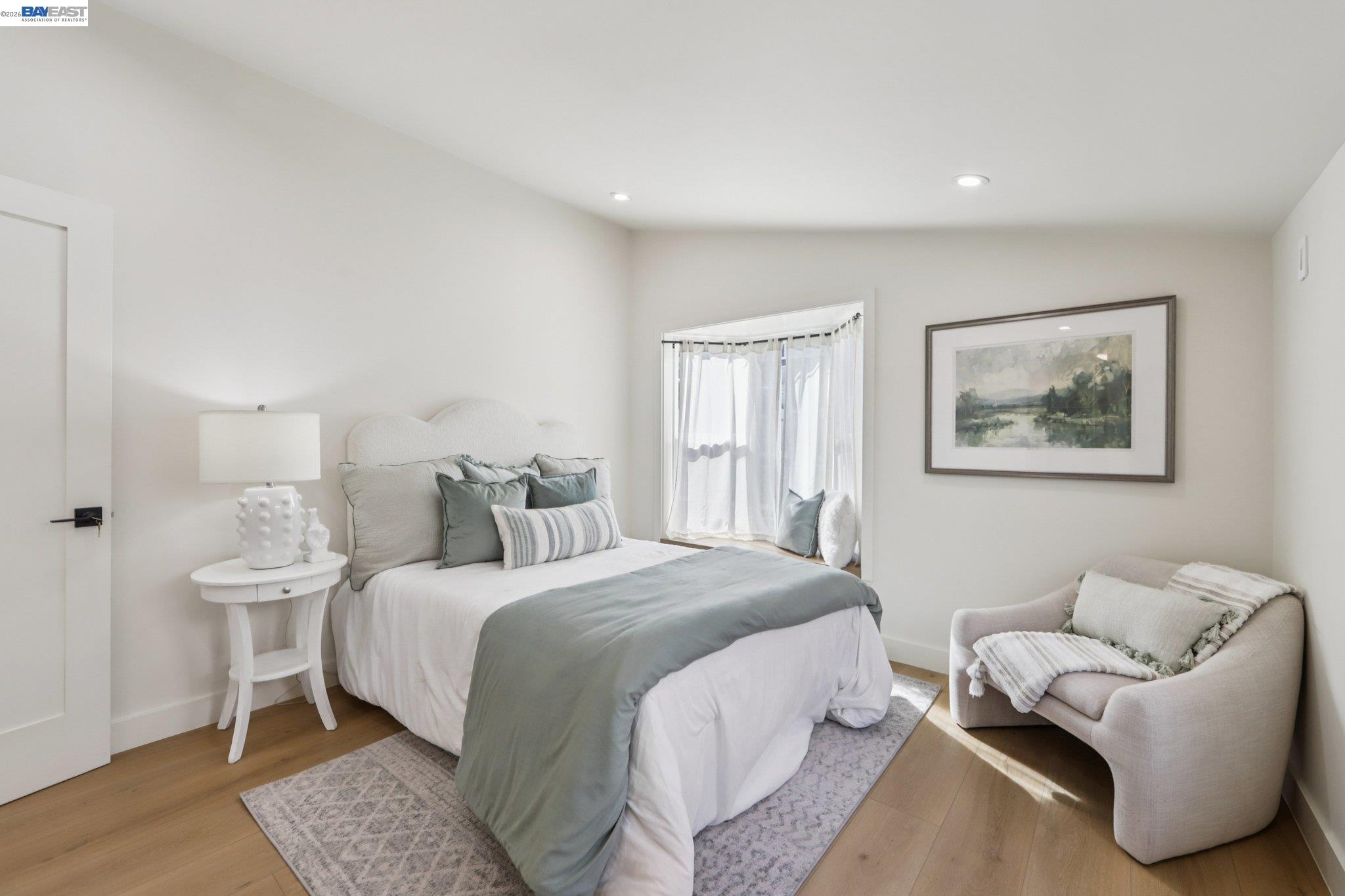 Detail Gallery Image 30 of 52 For 725 Alameda De Las Pulgas, San Mateo,  CA 94601 - 3 Beds | 3 Baths