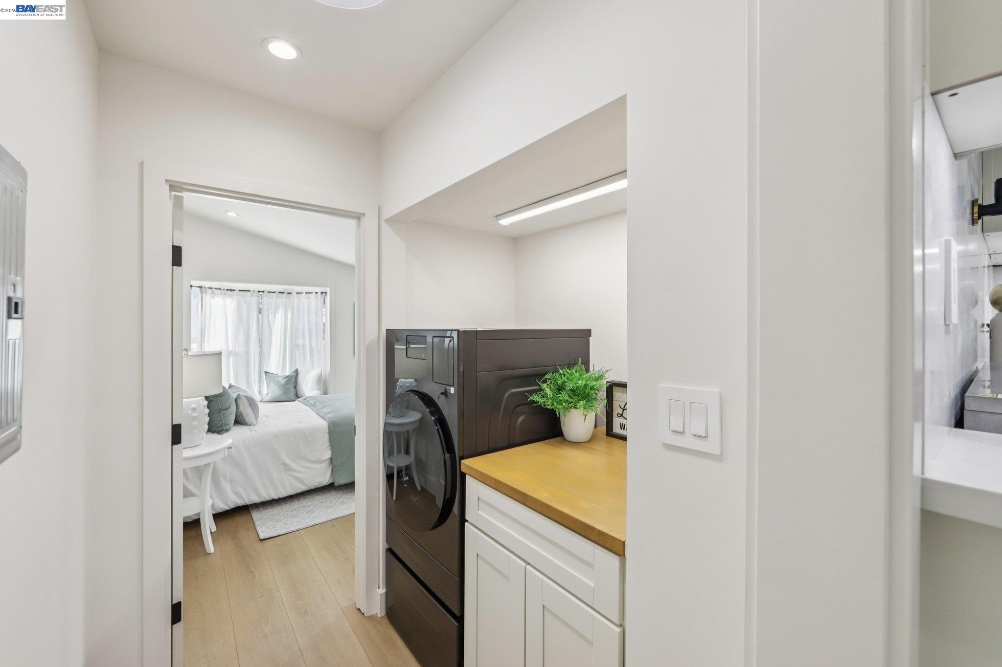 Detail Gallery Image 33 of 52 For 725 Alameda De Las Pulgas, San Mateo,  CA 94601 - 3 Beds | 3 Baths