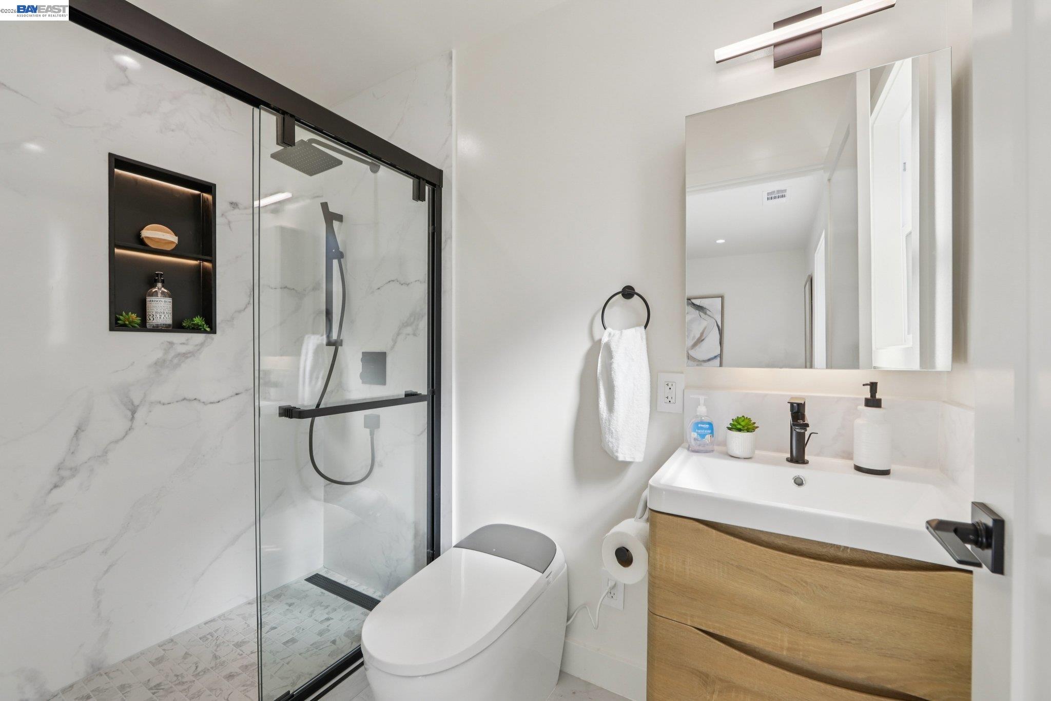 Detail Gallery Image 34 of 52 For 725 Alameda De Las Pulgas, San Mateo,  CA 94601 - 3 Beds | 3 Baths