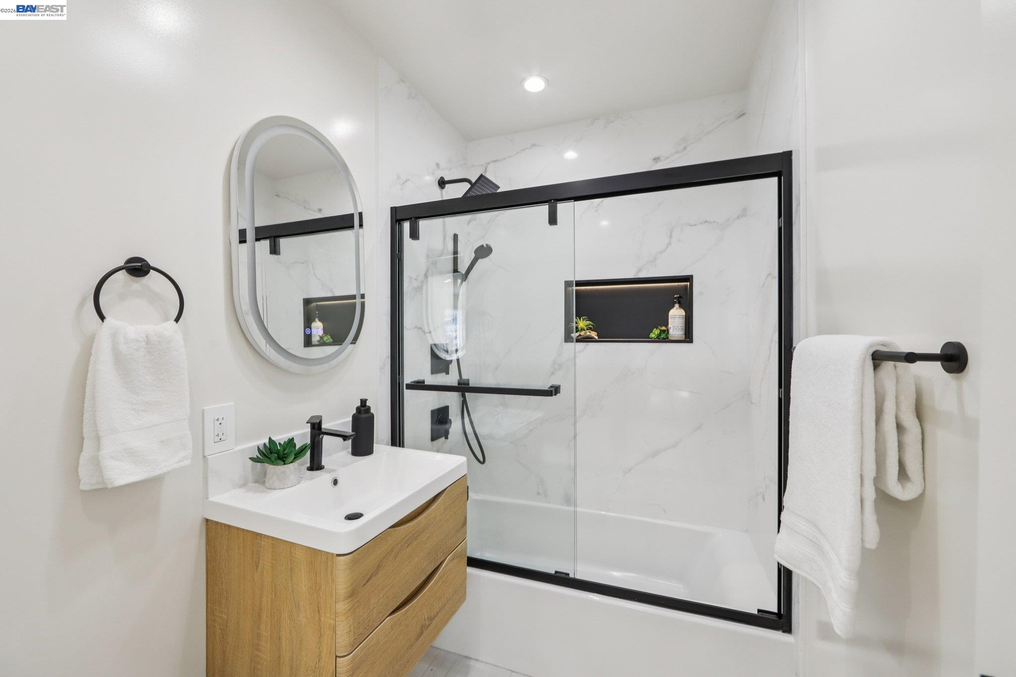 Detail Gallery Image 35 of 52 For 725 Alameda De Las Pulgas, San Mateo,  CA 94601 - 3 Beds | 3 Baths