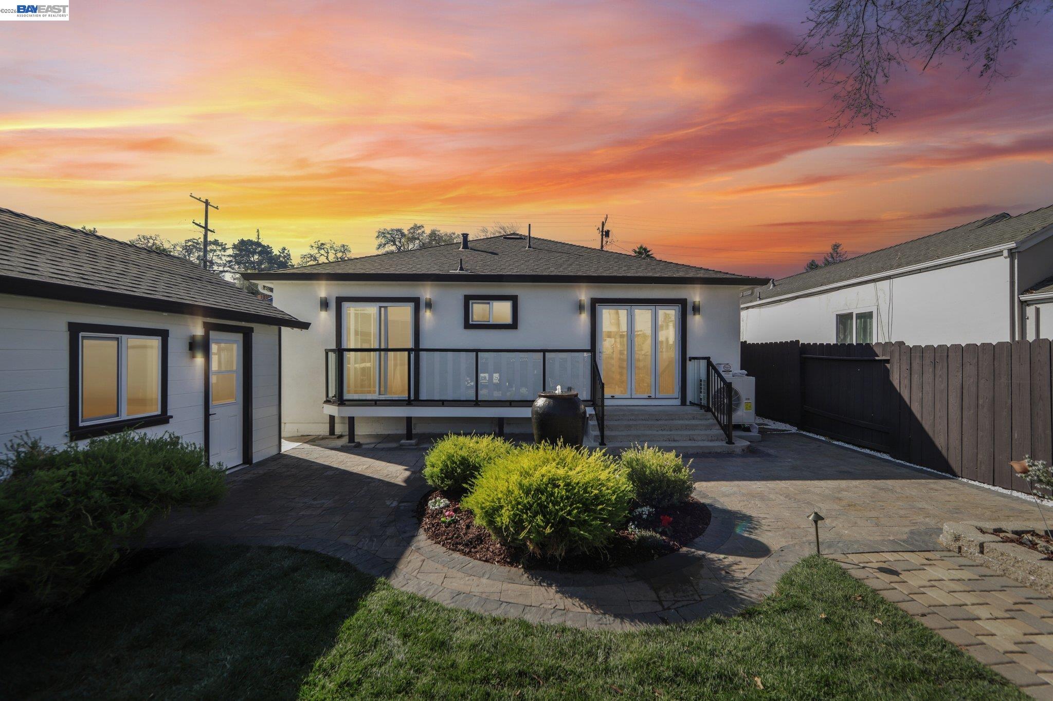 Detail Gallery Image 43 of 52 For 725 Alameda De Las Pulgas, San Mateo,  CA 94601 - 3 Beds | 3 Baths